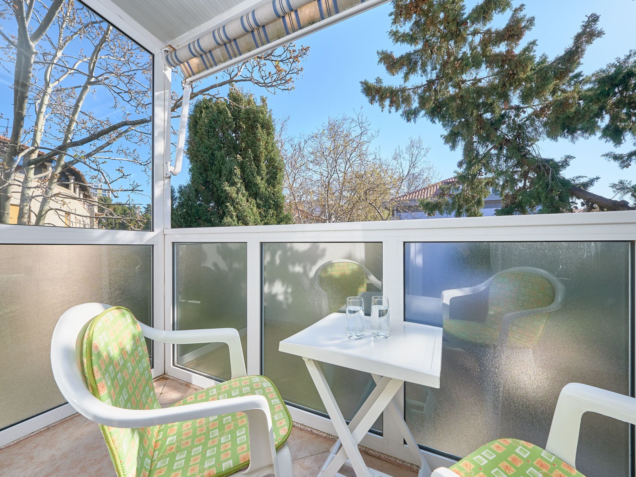 Andrea mit Stadtblick-Dedans