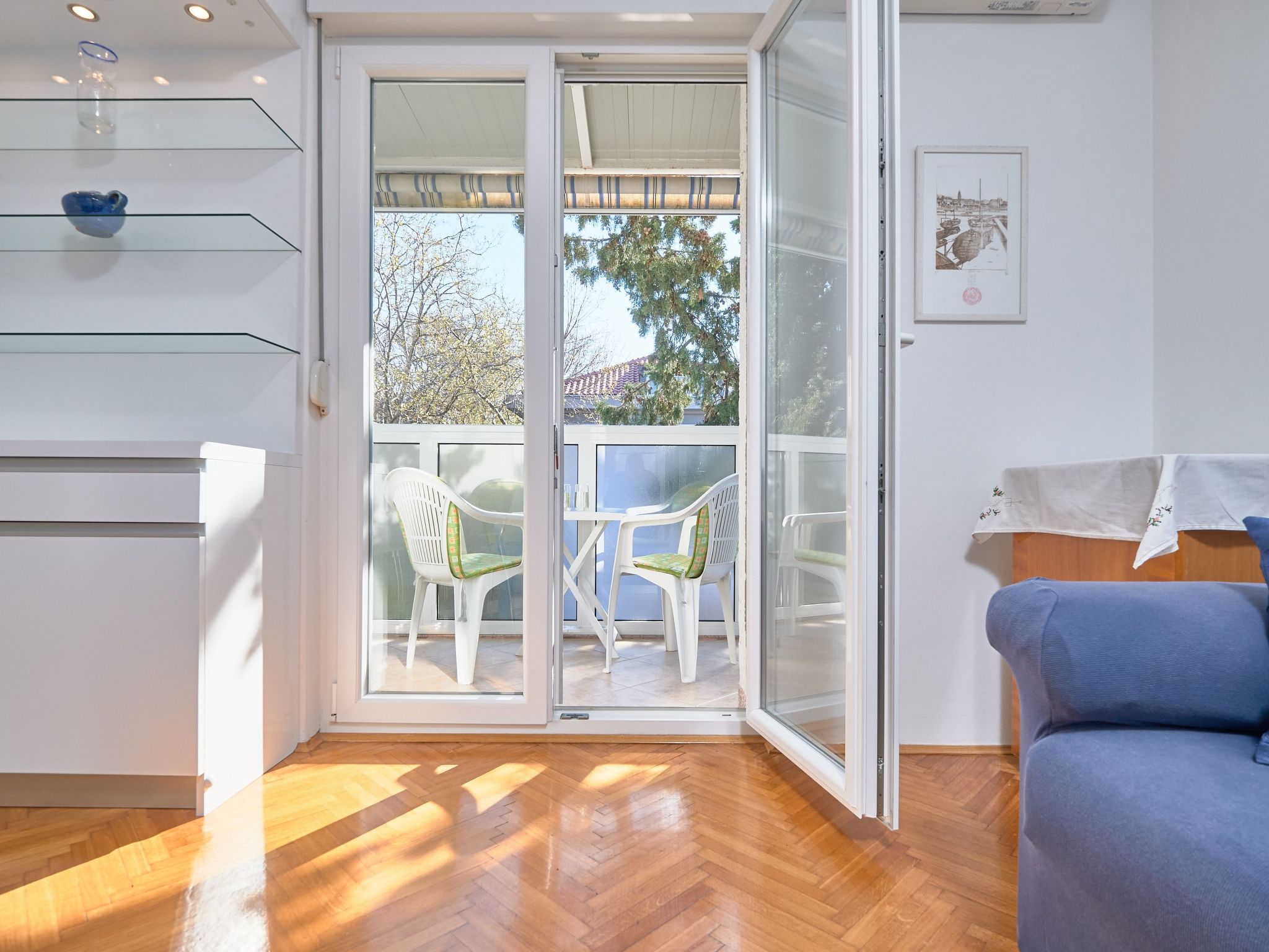 Andrea mit Stadtblick-Dedans