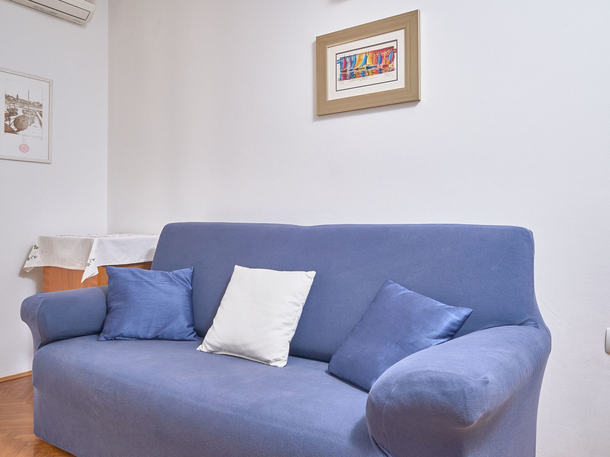 Andrea mit Stadtblick-Dedans