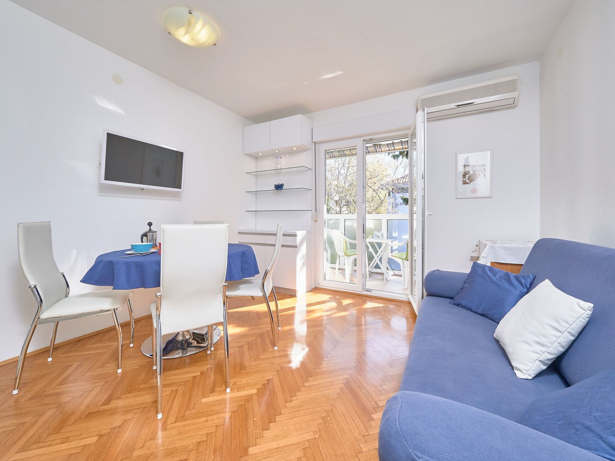 Andrea mit Stadtblick-Dedans