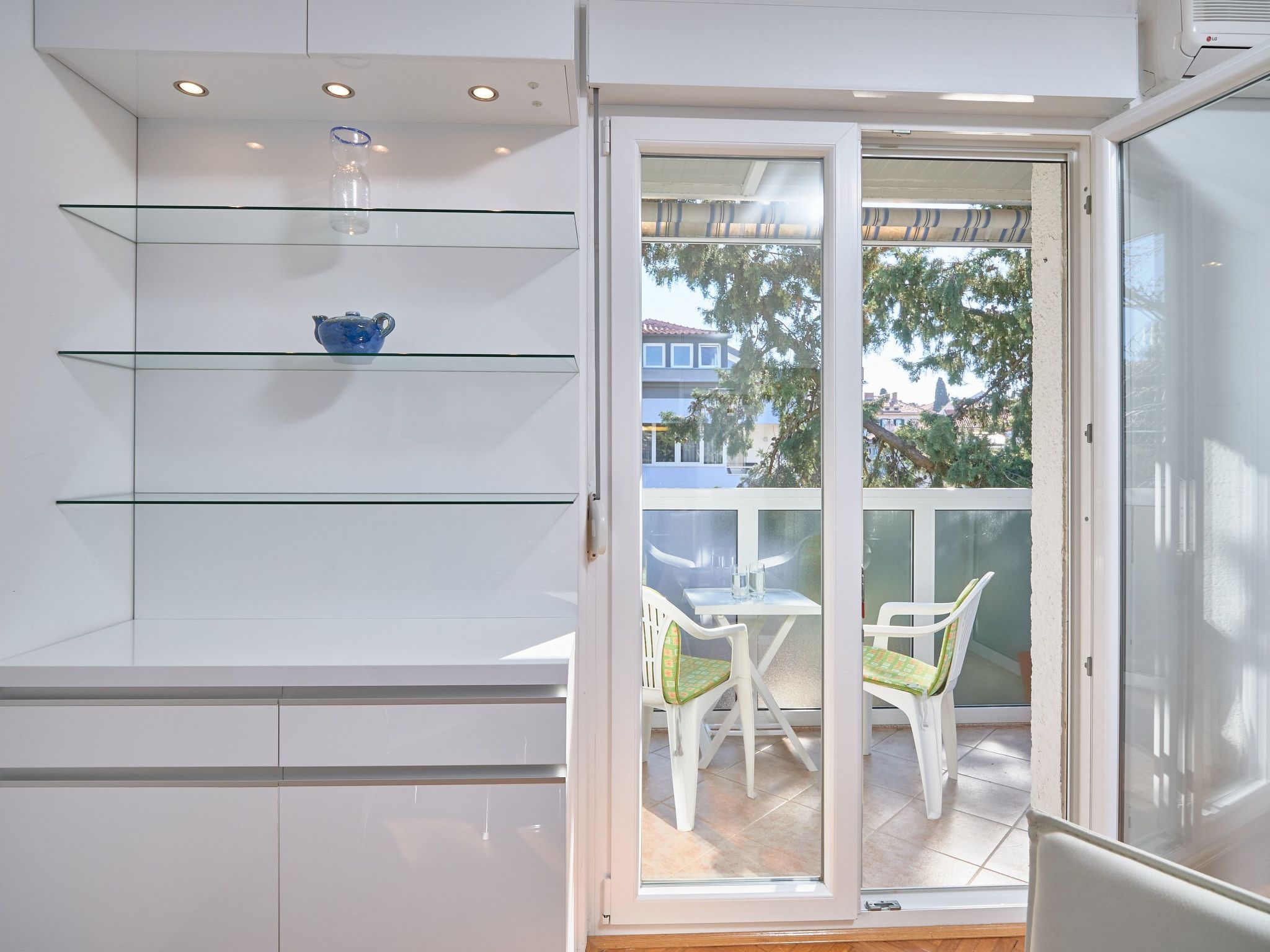 Andrea mit Stadtblick-Dedans