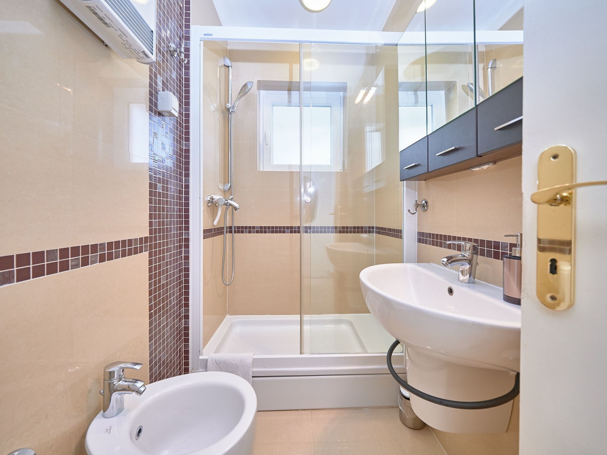 Andrea mit Stadtblick-Dedans