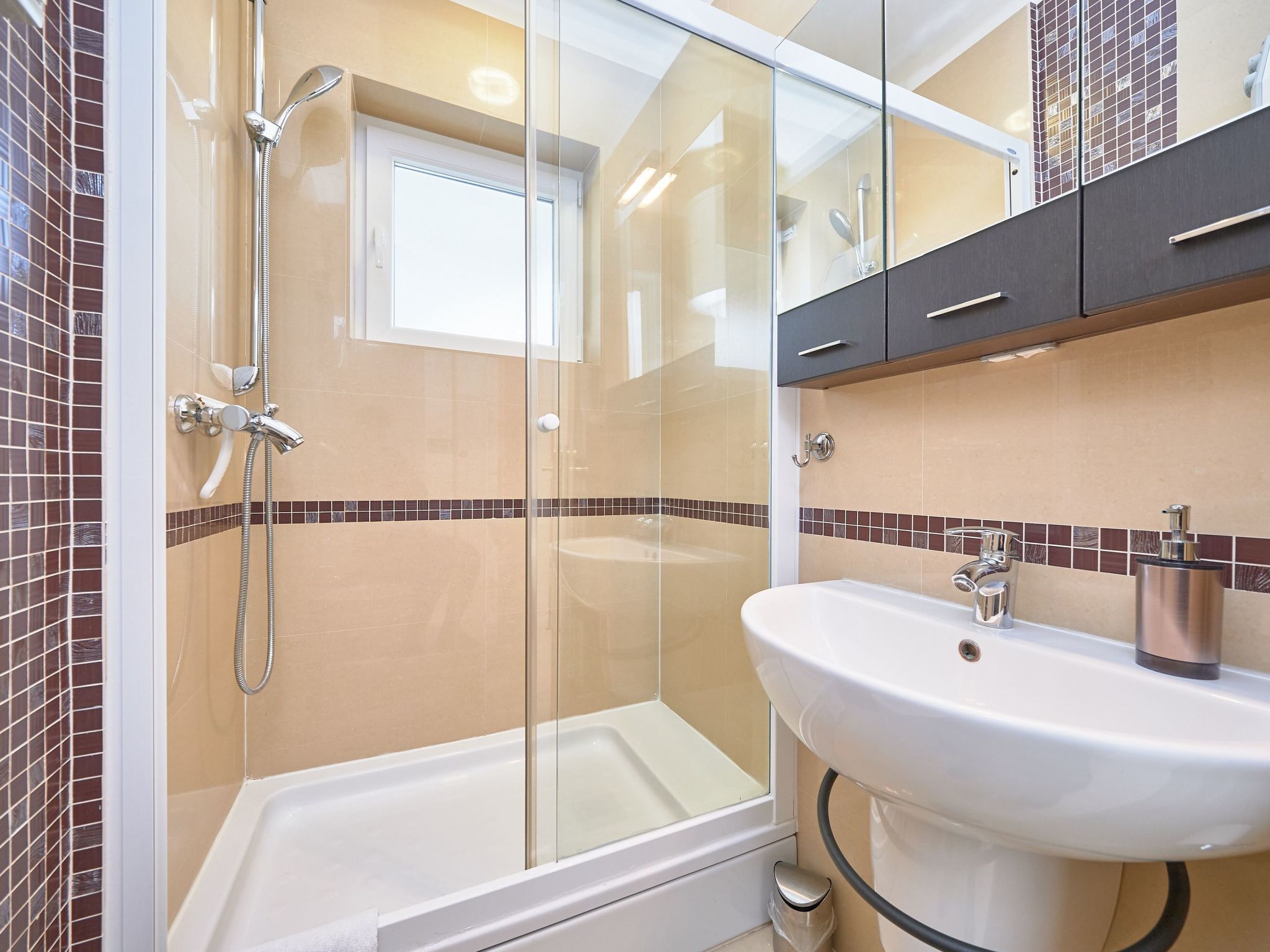 Andrea mit Stadtblick-Dedans