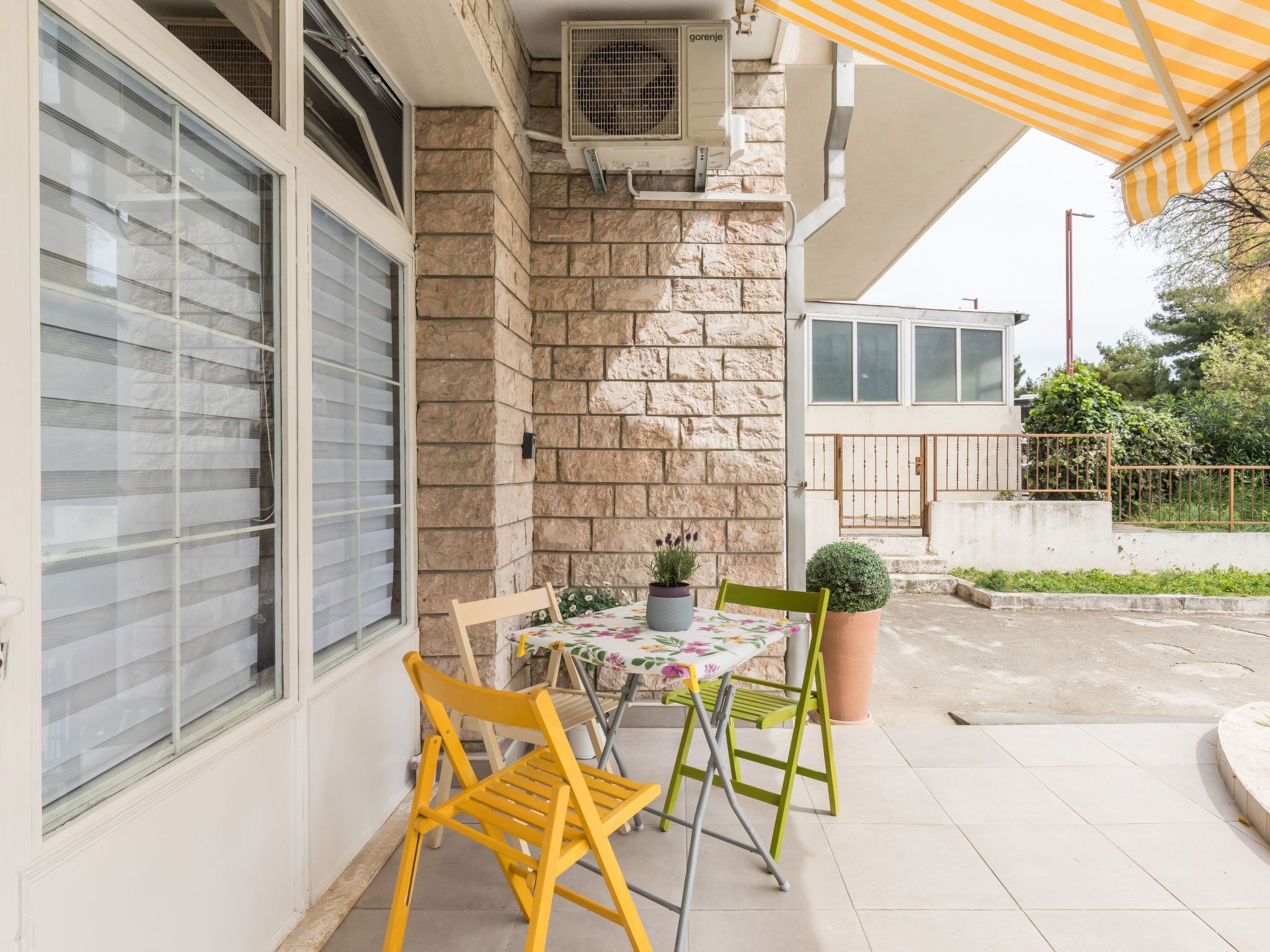 Studio im Erdgeschoss, beim berühmten Znjan-Strand-Dedans