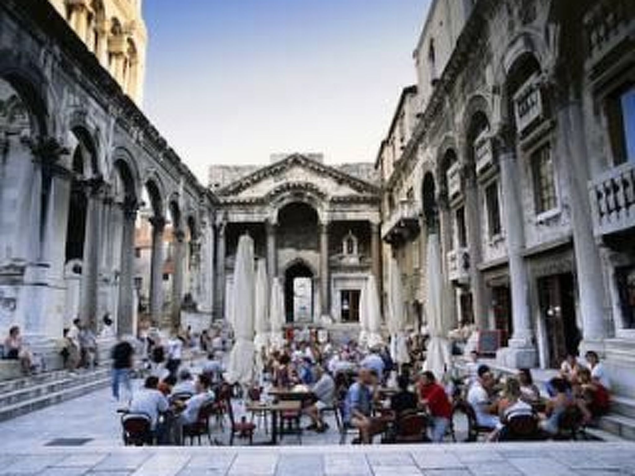 Studio im Erdgeschoss, beim berühmten Znjan-Strand