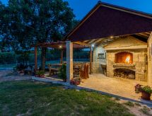 Villa Podrugovi Dvori mit Pool