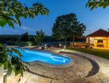 Villa Podrugovi Dvori mit Pool