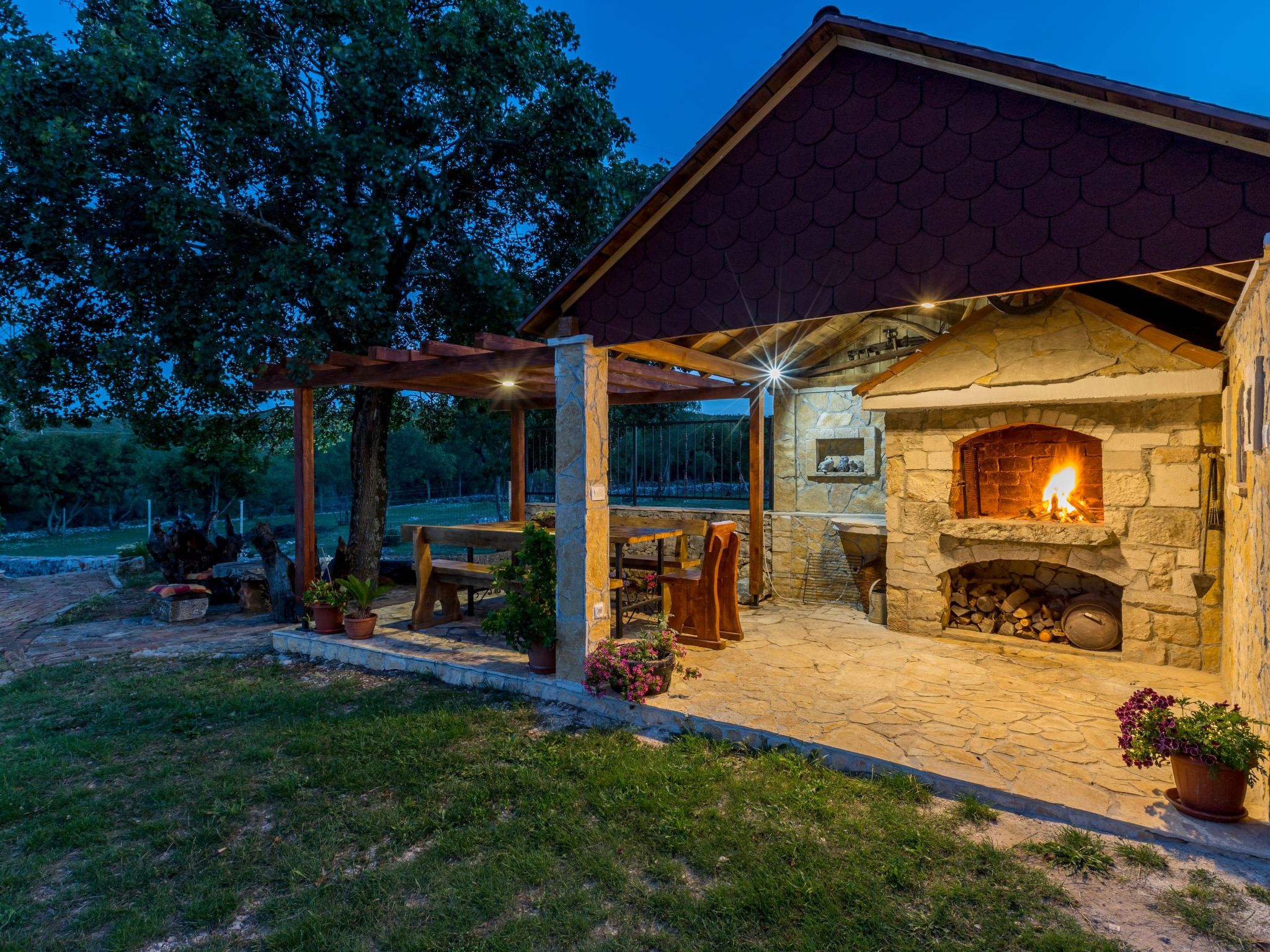 Villa Podrugovi Dvori mit Pool-Inside