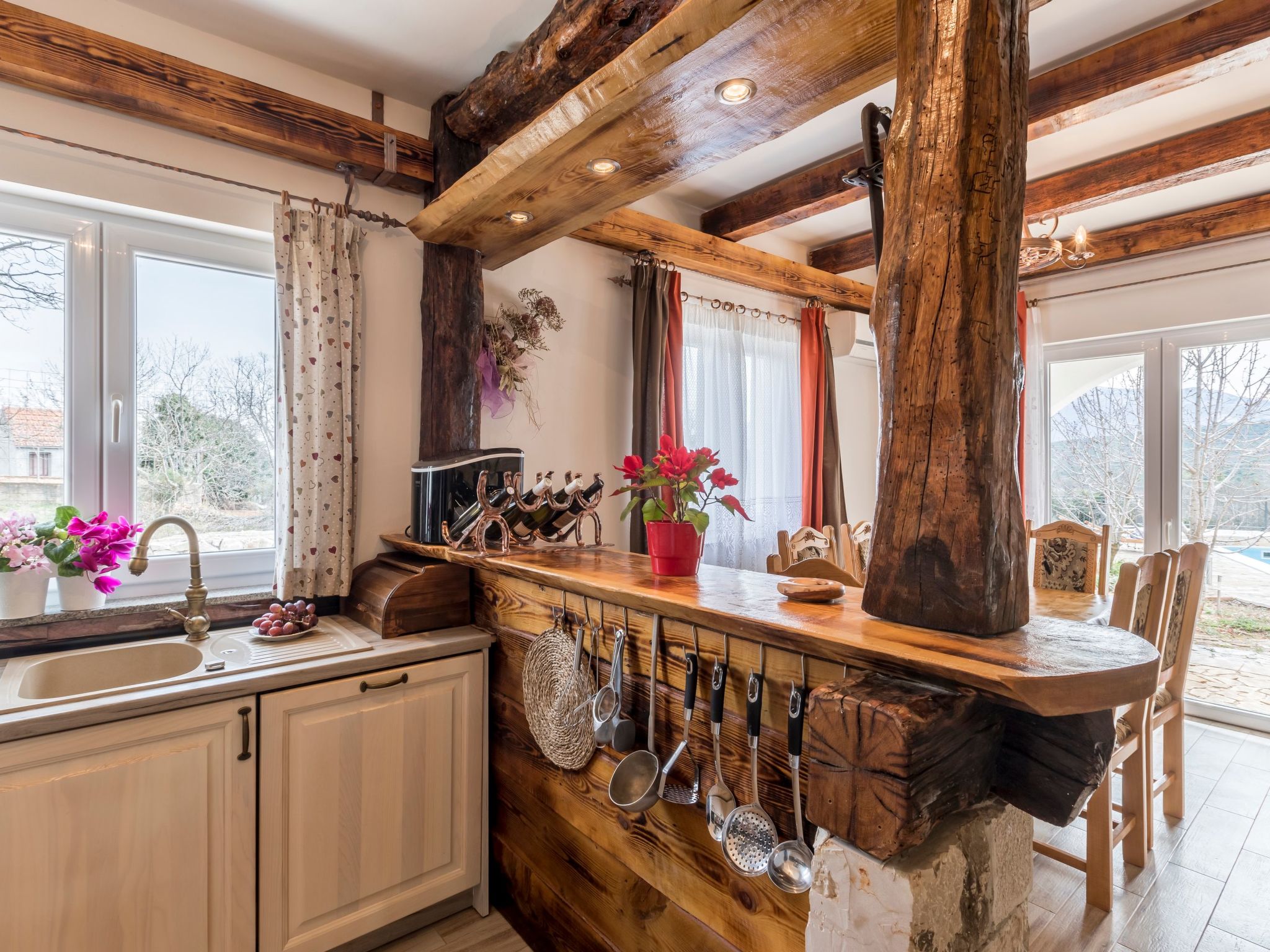 Villa Podrugovi Dvori mit Pool-Inside