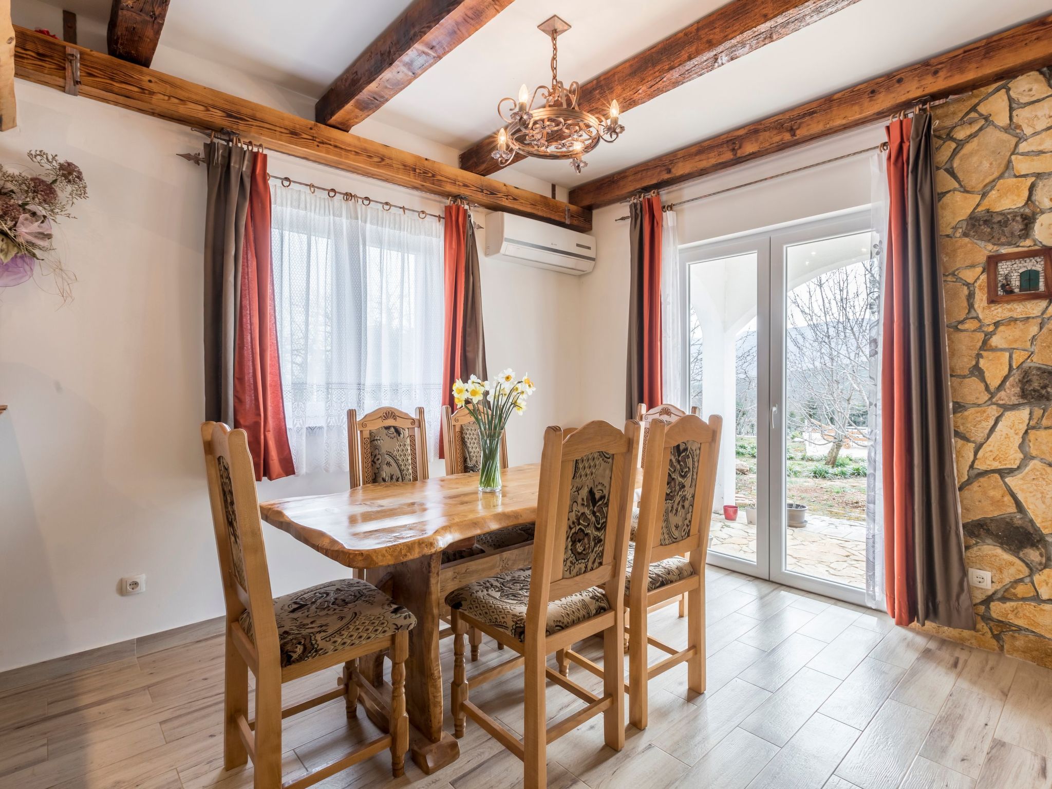 Villa Podrugovi Dvori mit Pool-Inside