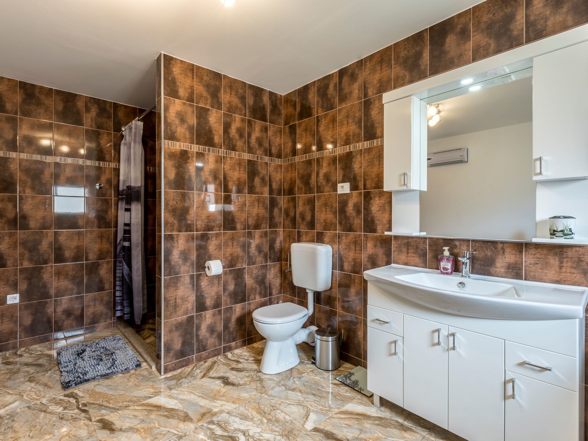 Villa Podrugovi Dvori mit Pool-Inside