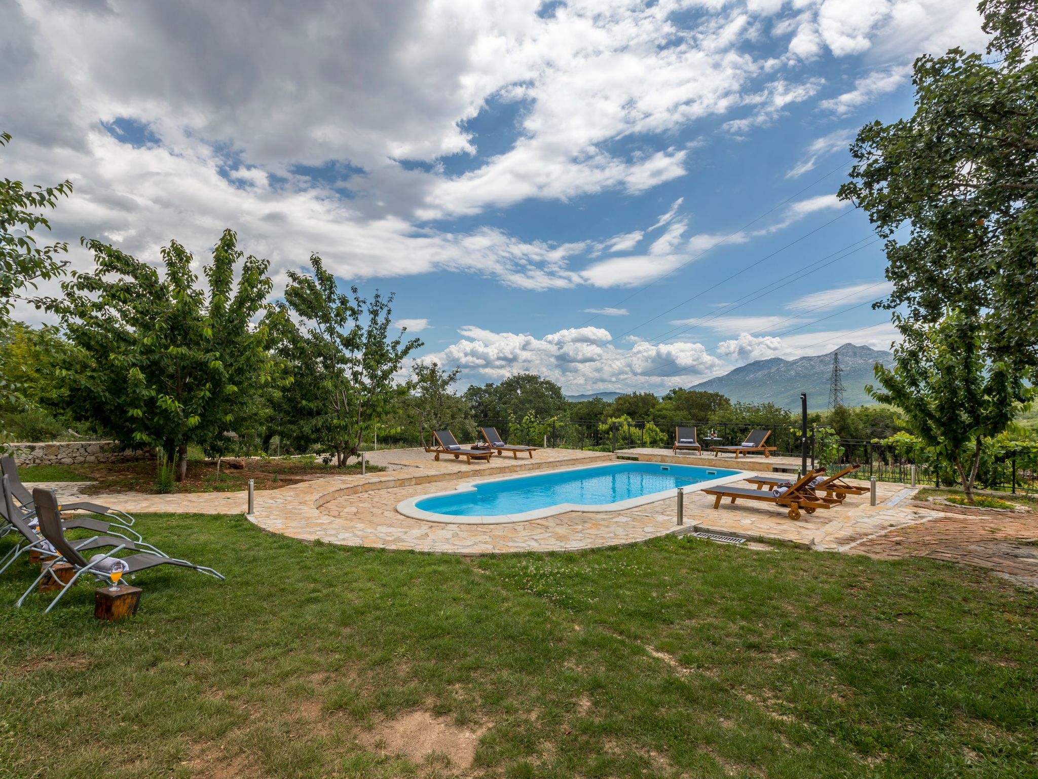 Villa Podrugovi Dvori mit Pool-Inside