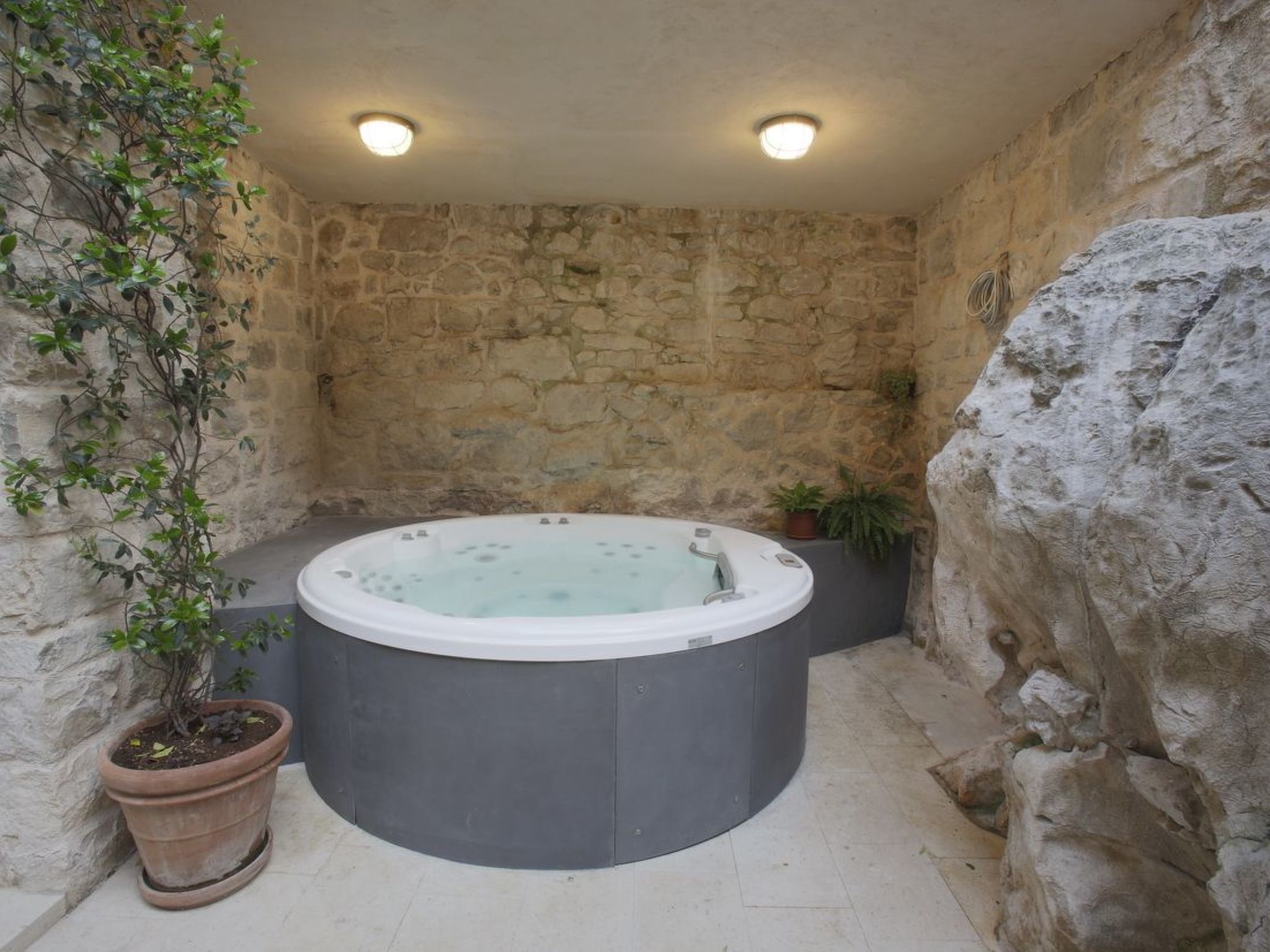 Mit Entspannung im Whirlpool-Image-tags.info