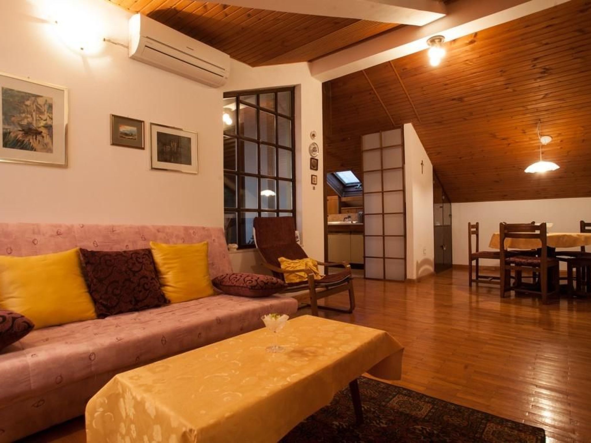 Ruhige Ferienwohnung mit herrlicher Aussicht-Drinnen