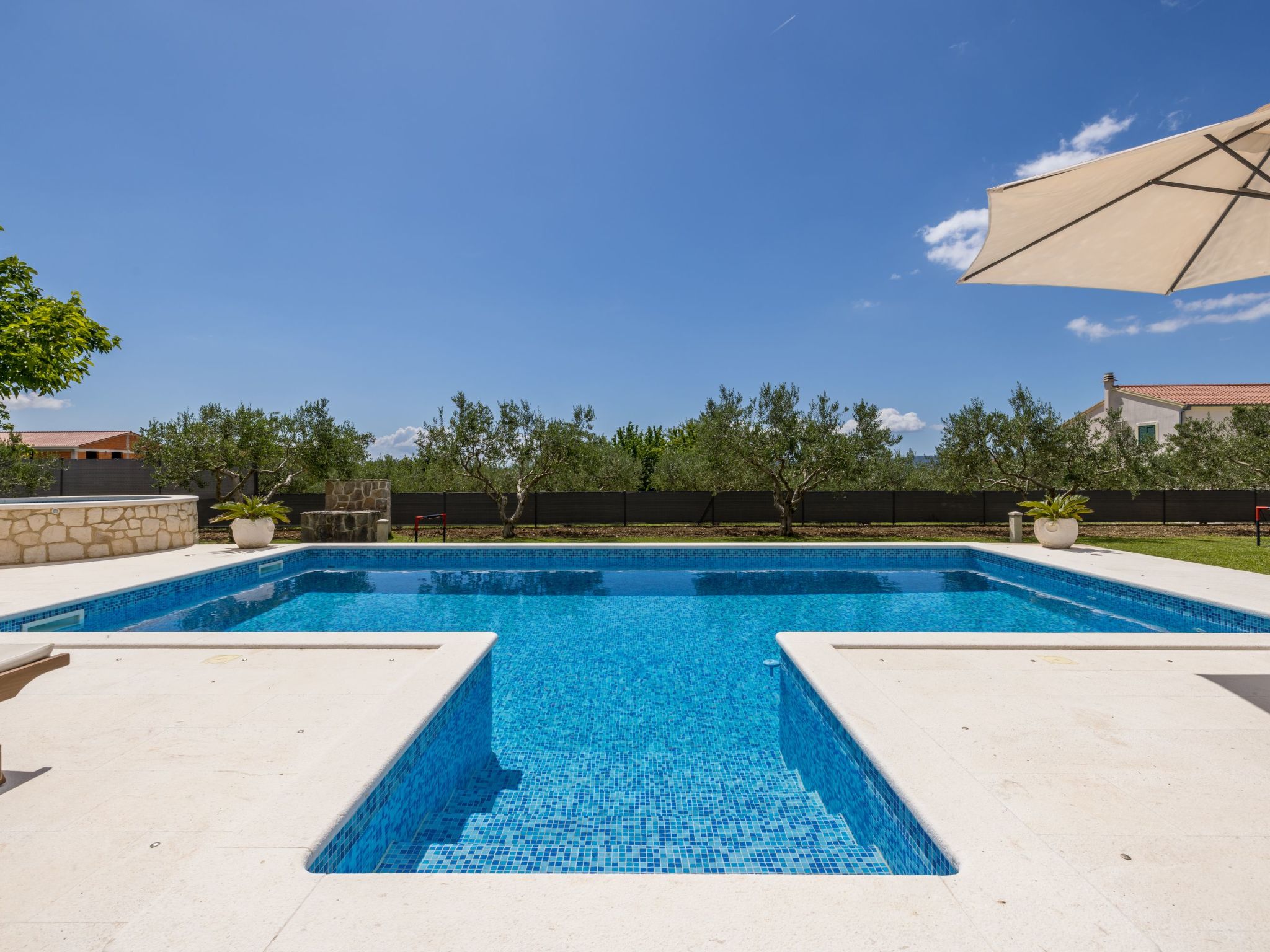 Villa Oasis privater Pool für bis zu 10 Personen-Binnen