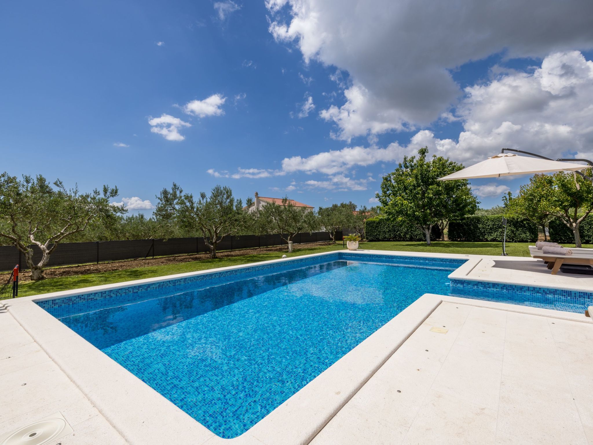 Villa Oasis privater Pool für bis zu 10 Personen-Binnen