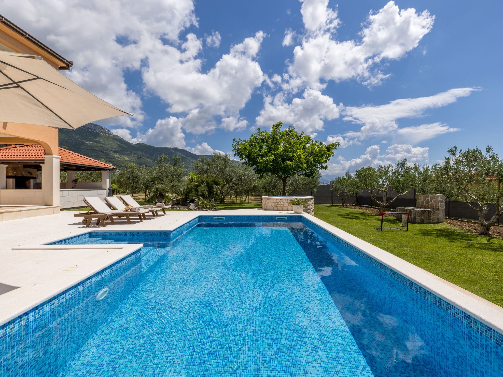 Villa Oasis privater Pool für bis zu 10 Personen-Binnen