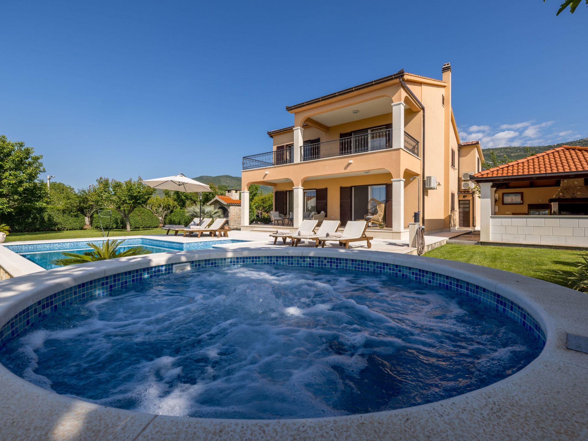 Villa Oasis privater Pool für bis zu 10 Personen-Binnen