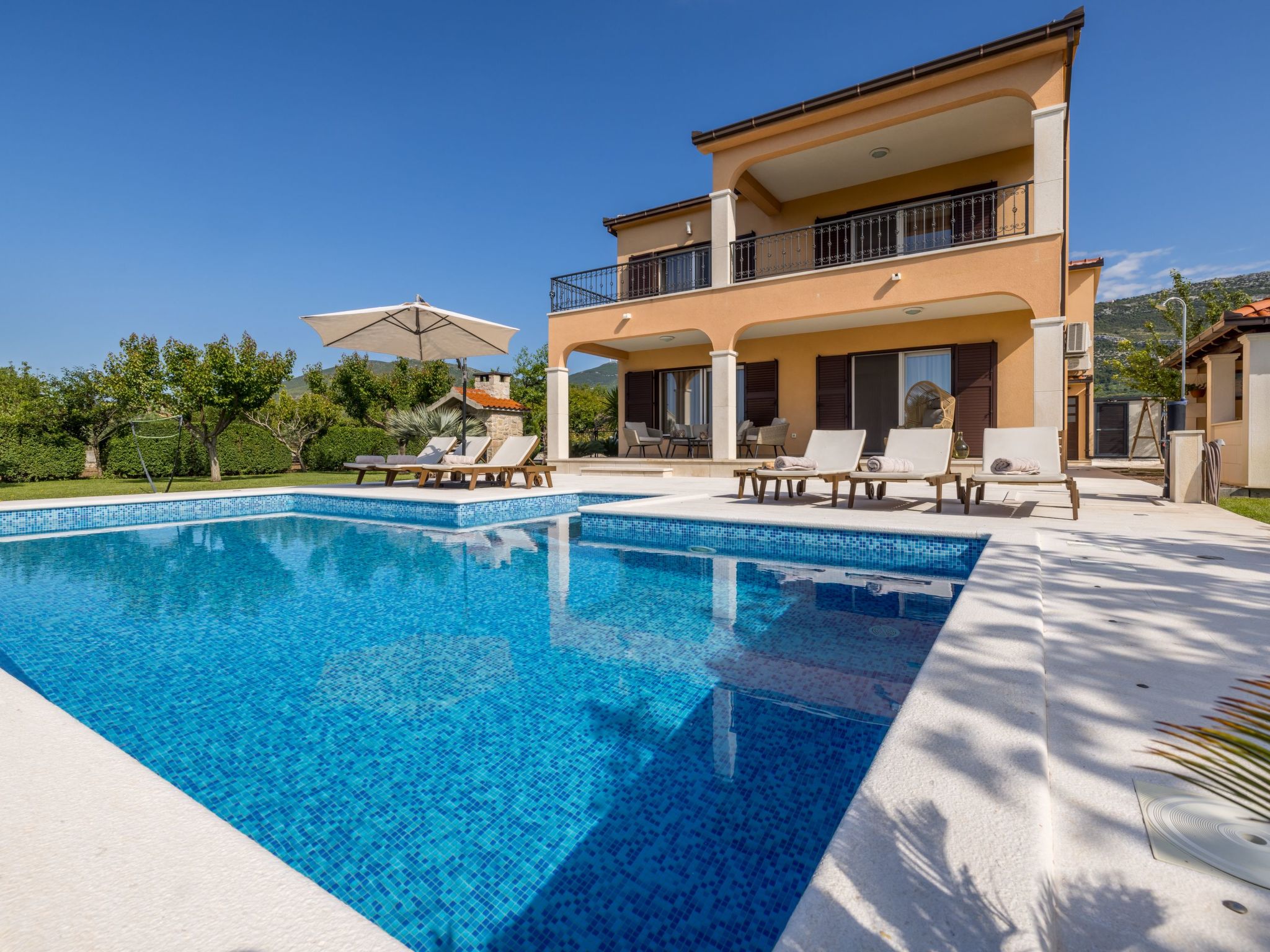Villa Oasis privater Pool für bis zu 10 Personen-Binnen
