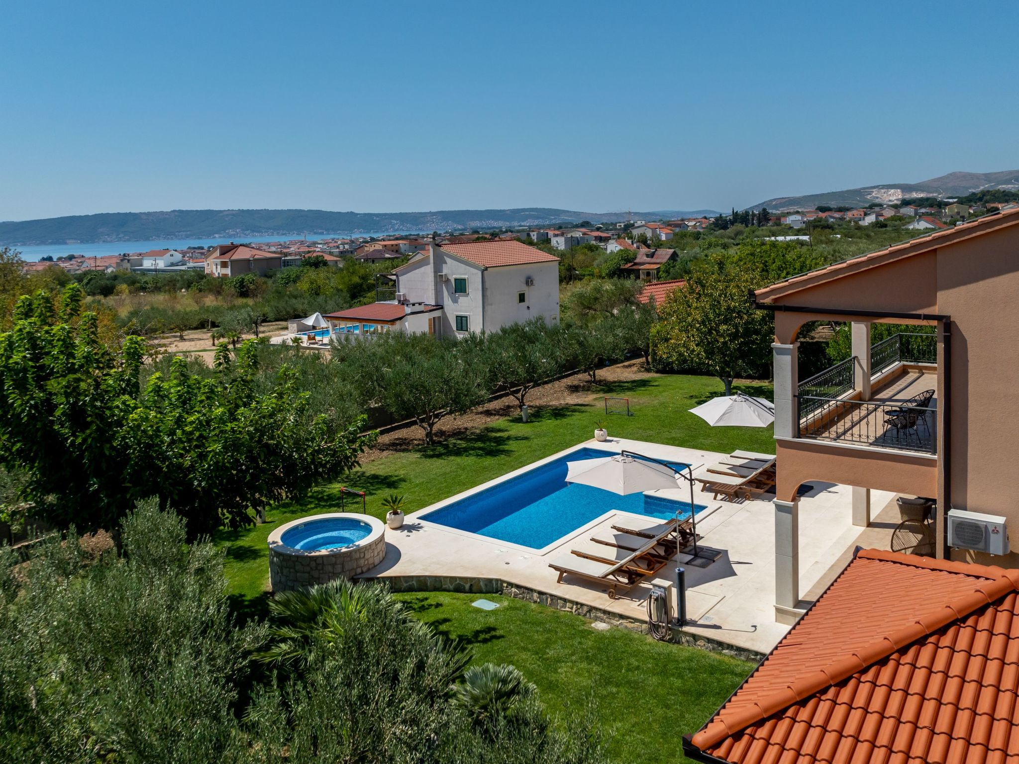 Villa Oasis privater Pool für bis zu 10 Personen-Binnen