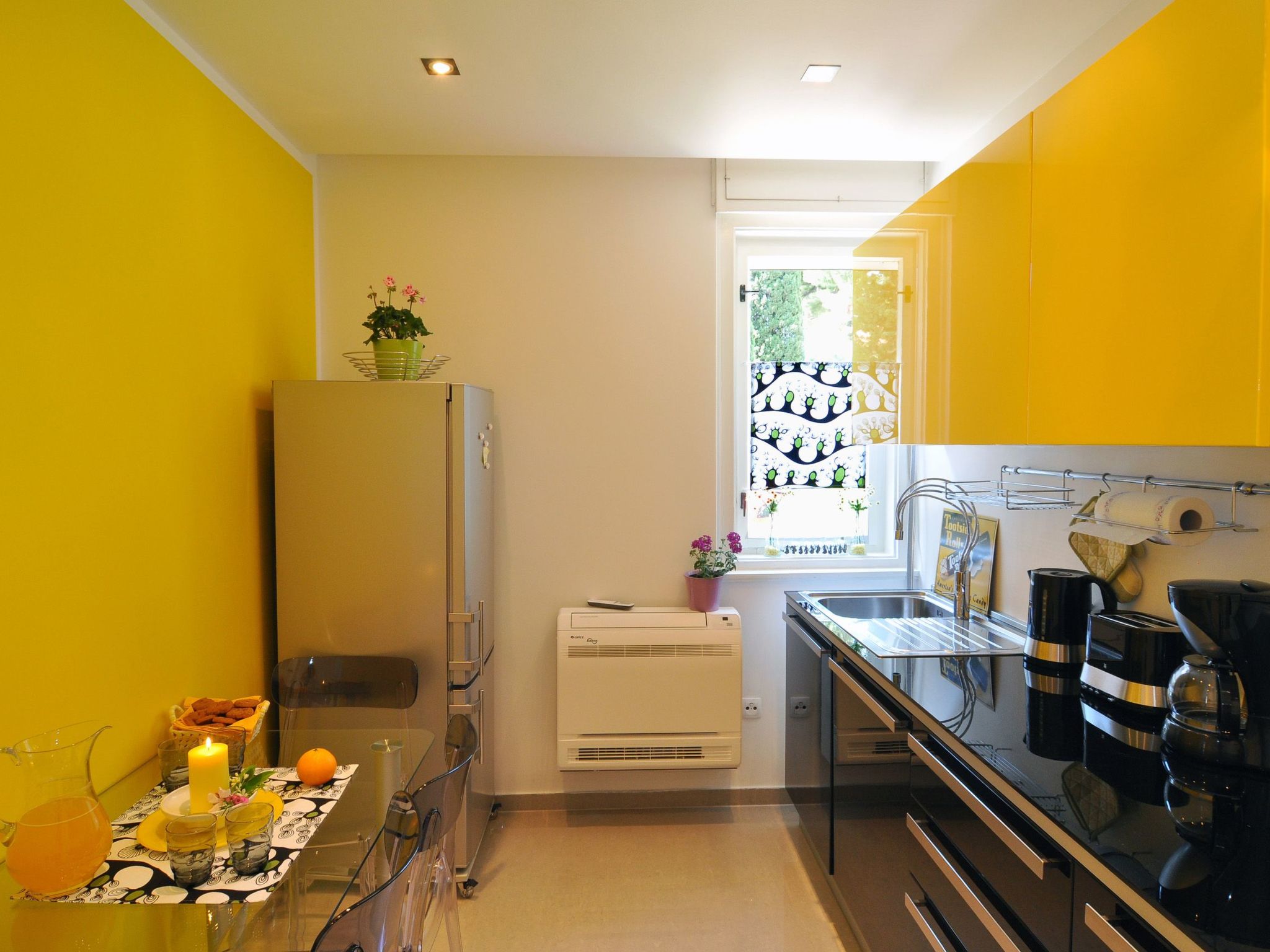 Direkt am Meer, nur einen Steinwurf von den Stränden mit Meerblick entfernt-Image-tags.info