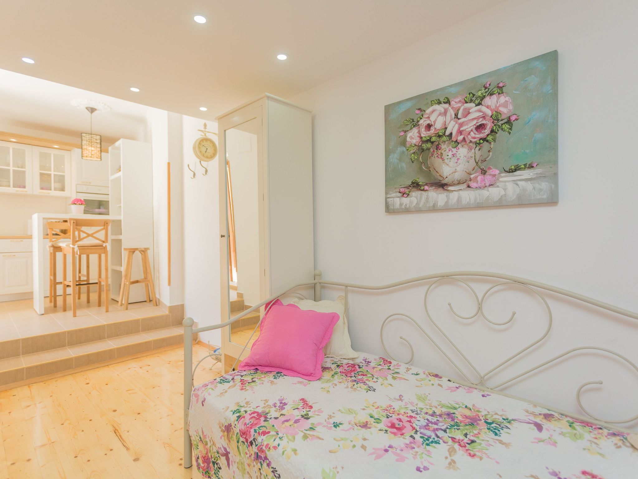 This house is on a quiet side street in the old town of Split and just a few minutes’ walk to the Diocletian Palace and the vibrant atmosphere of town.There is a little courtyard with garden furnitu..