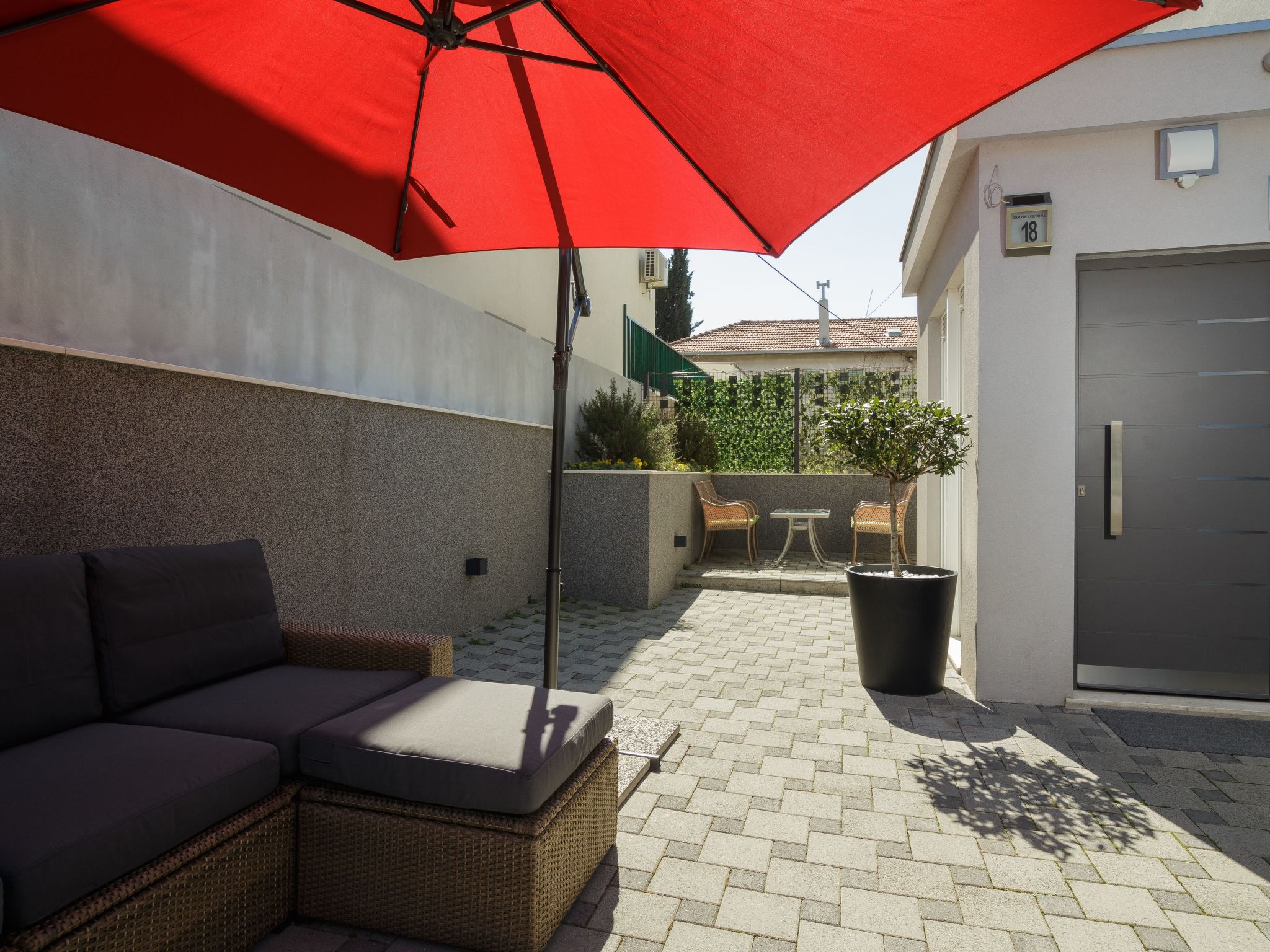 Ruhige Ferienwohnung mit Veranda und Garten-Image-tags.info