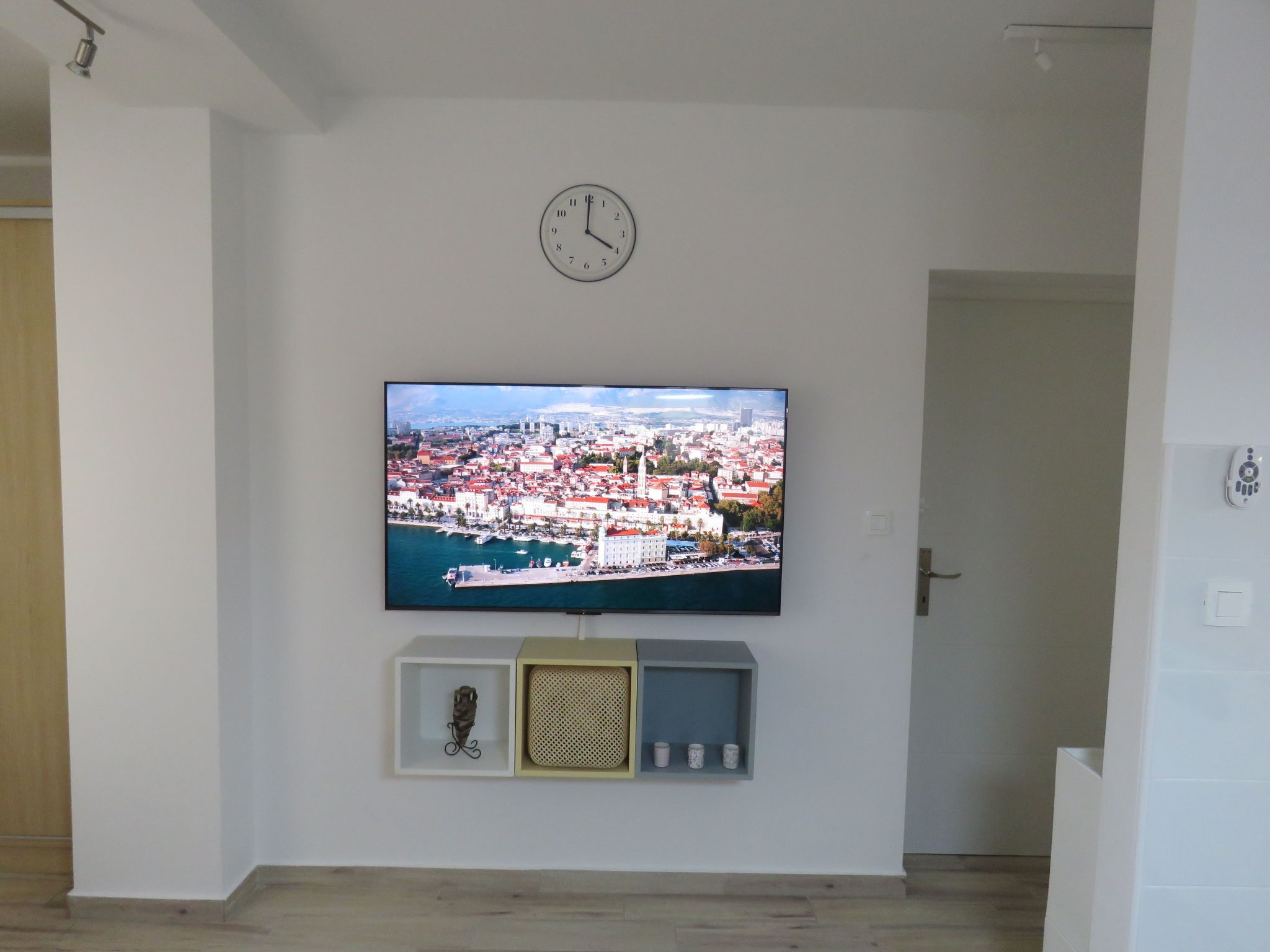 Sonniger Rückzugsort mit Privatparkplatz-Binnen