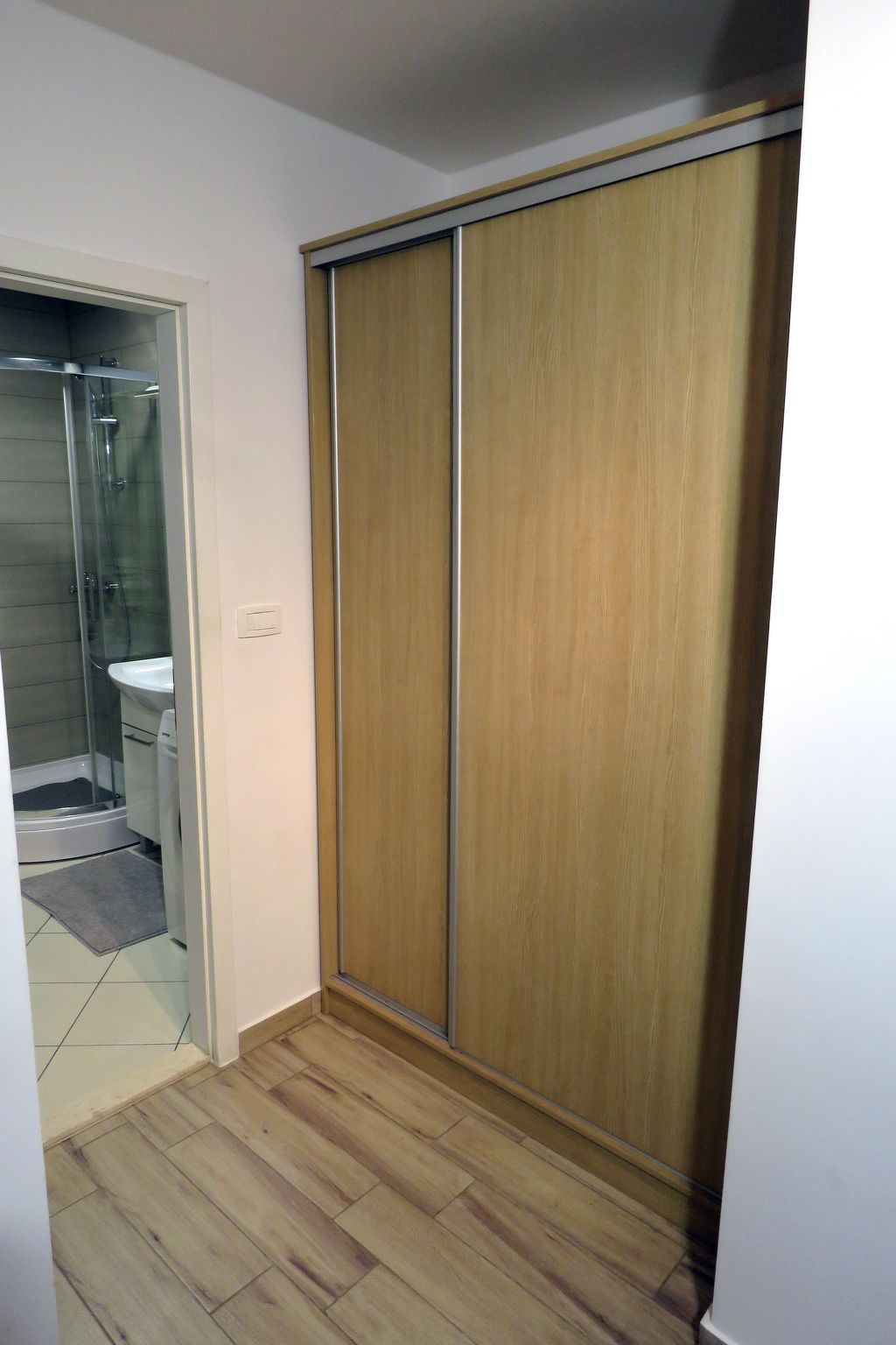 Sonniger Rückzugsort mit Privatparkplatz-Binnen