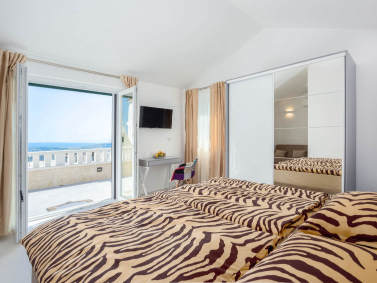Search and Stay destination Gornje Sitno, Splitsko-dalmatinska županija - Croatia from AU$ 635. Neven