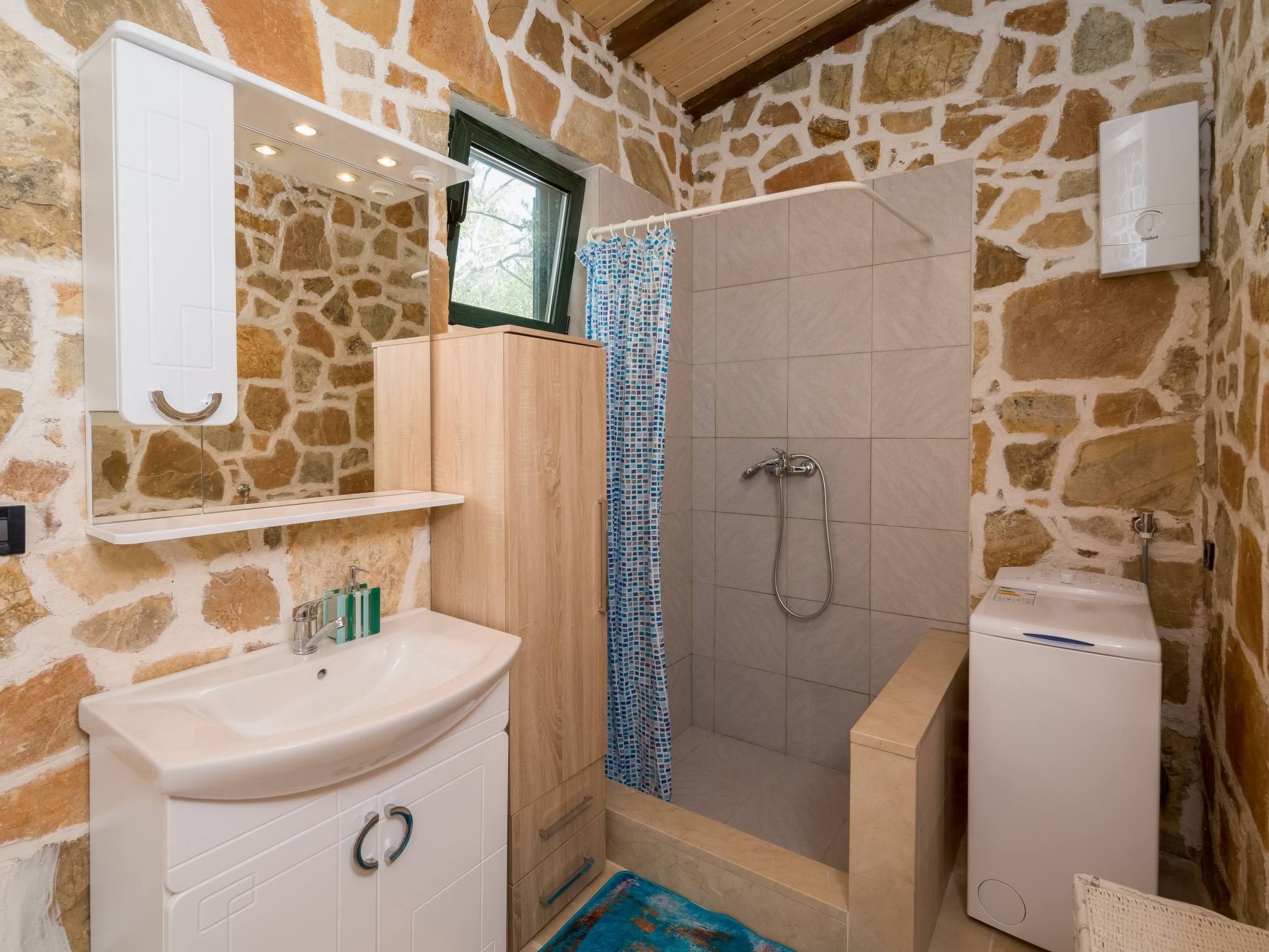 Charmantes Steinhaus mit tollem Panoramablick-Image-tags.info