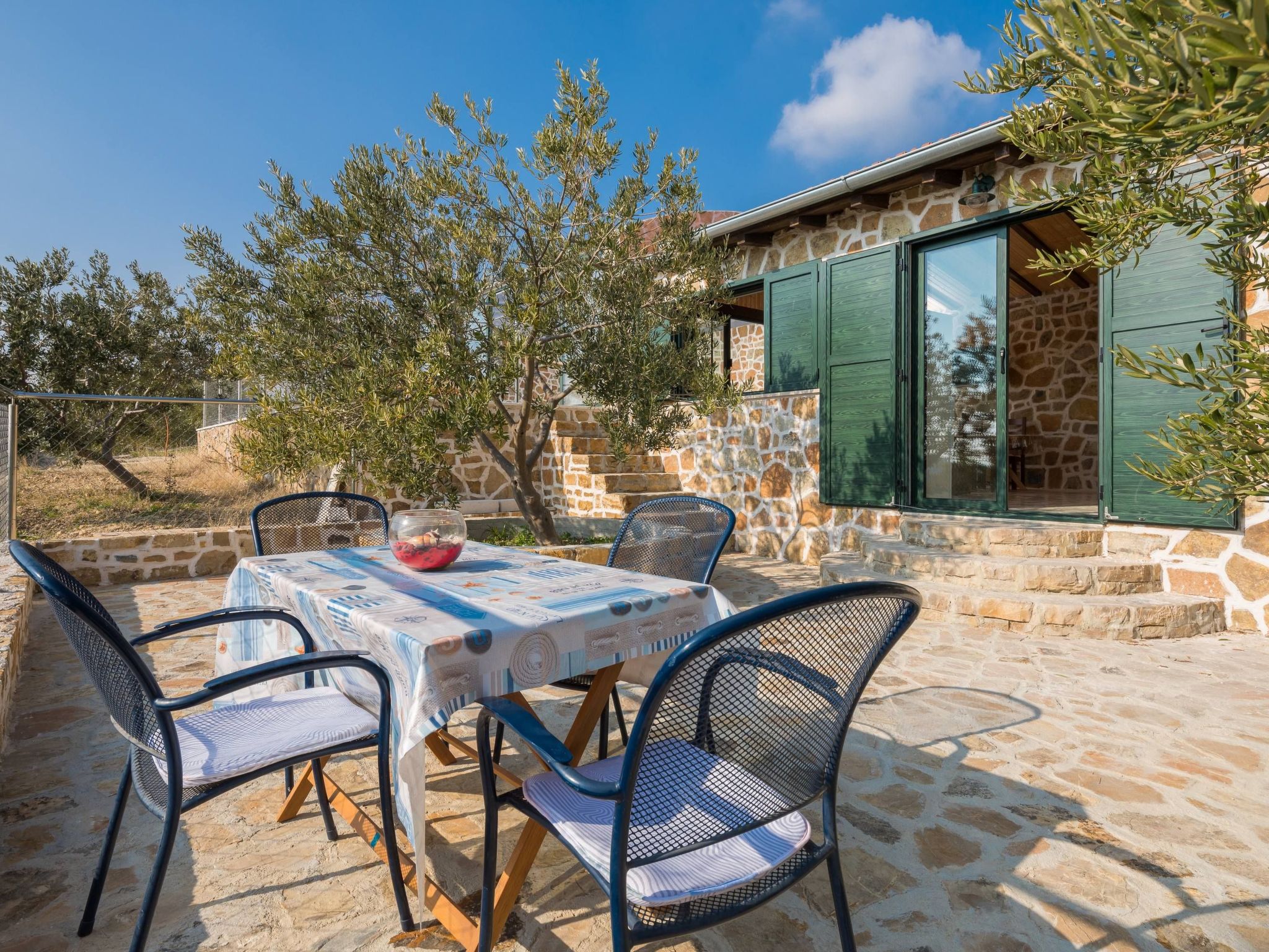 Charmantes Steinhaus mit tollem Panoramablick-Image-tags.info