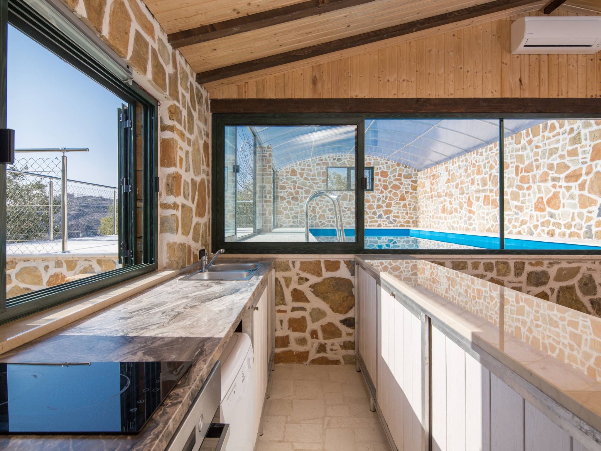 Charmantes Steinhaus mit tollem Panoramablick-Image-tags.info