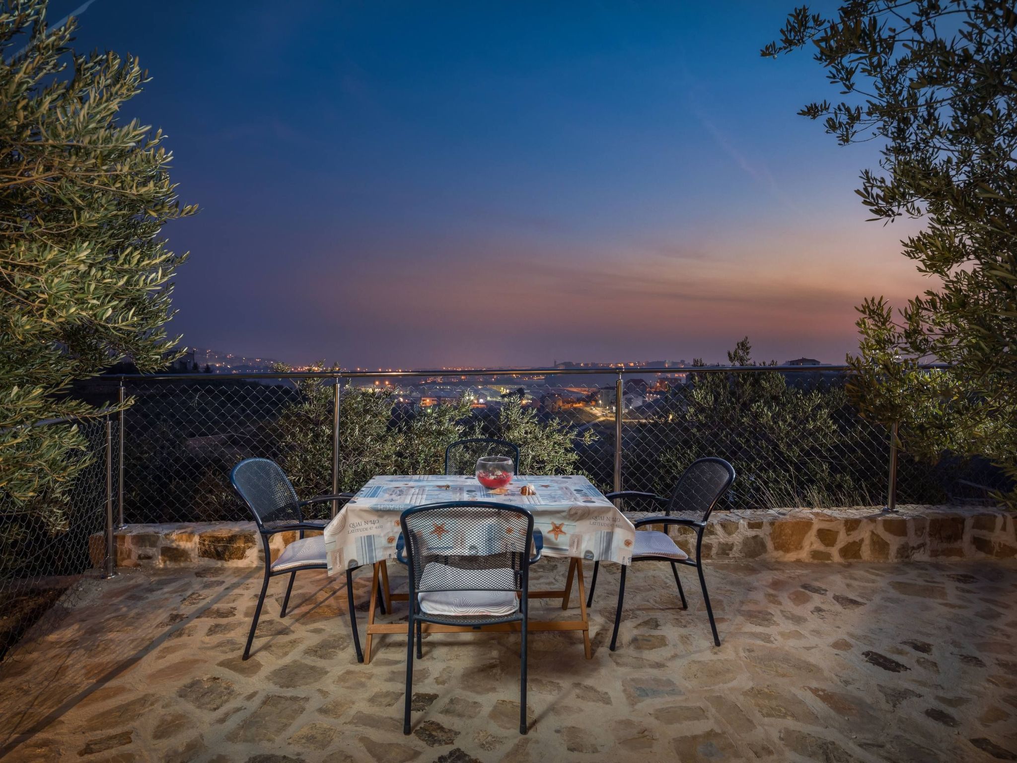 Charmantes Steinhaus mit tollem Panoramablick-Image-tags.info