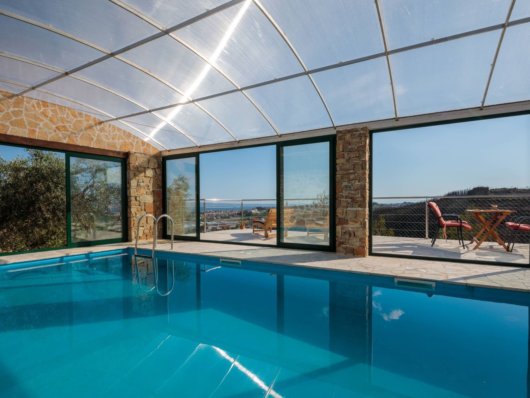 Ferienvilla Kalista mit Pool und tollem Ausblick-Drinnen