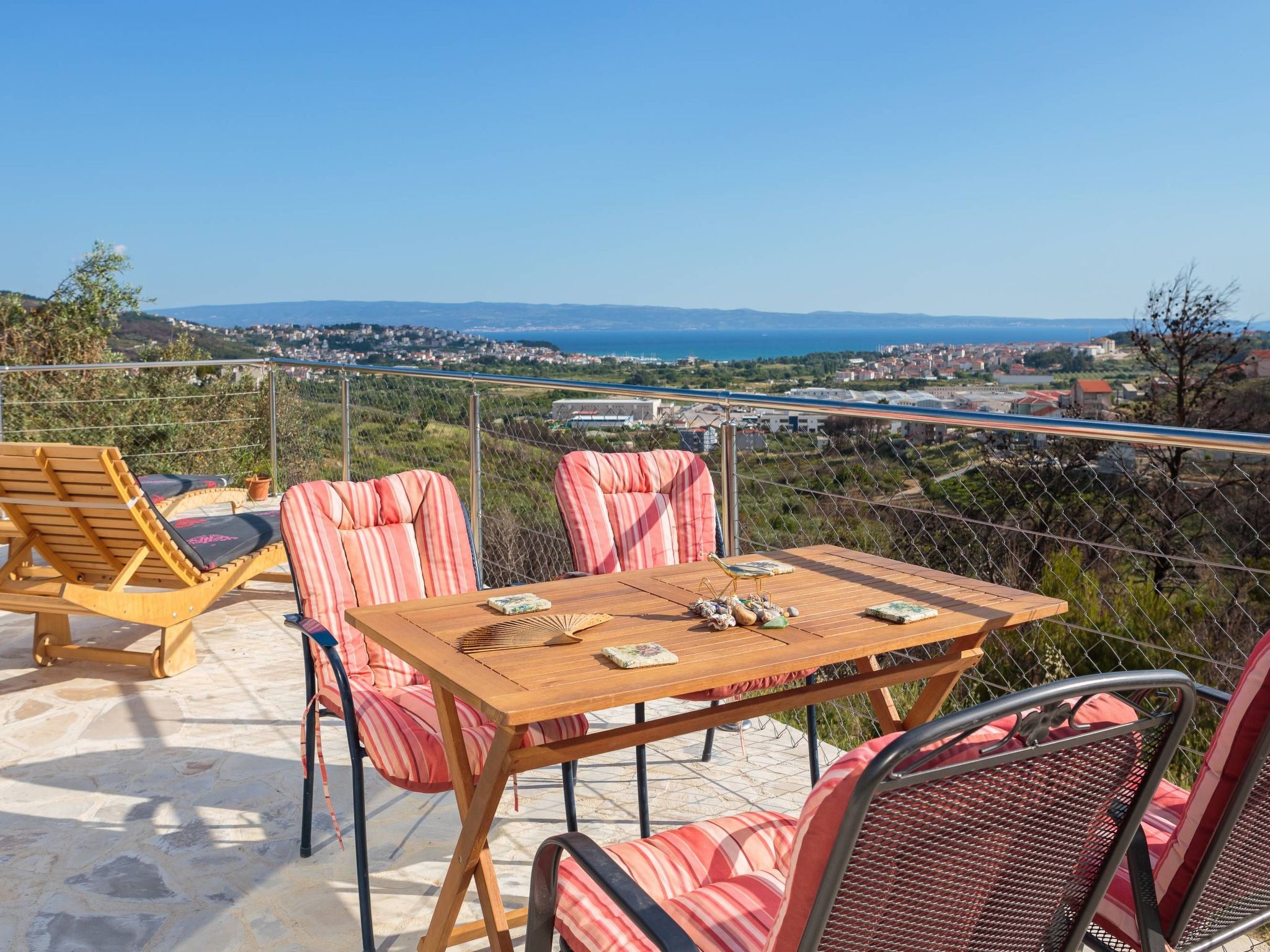 Ferienvilla Kalista mit Pool und tollem Ausblick-Drinnen