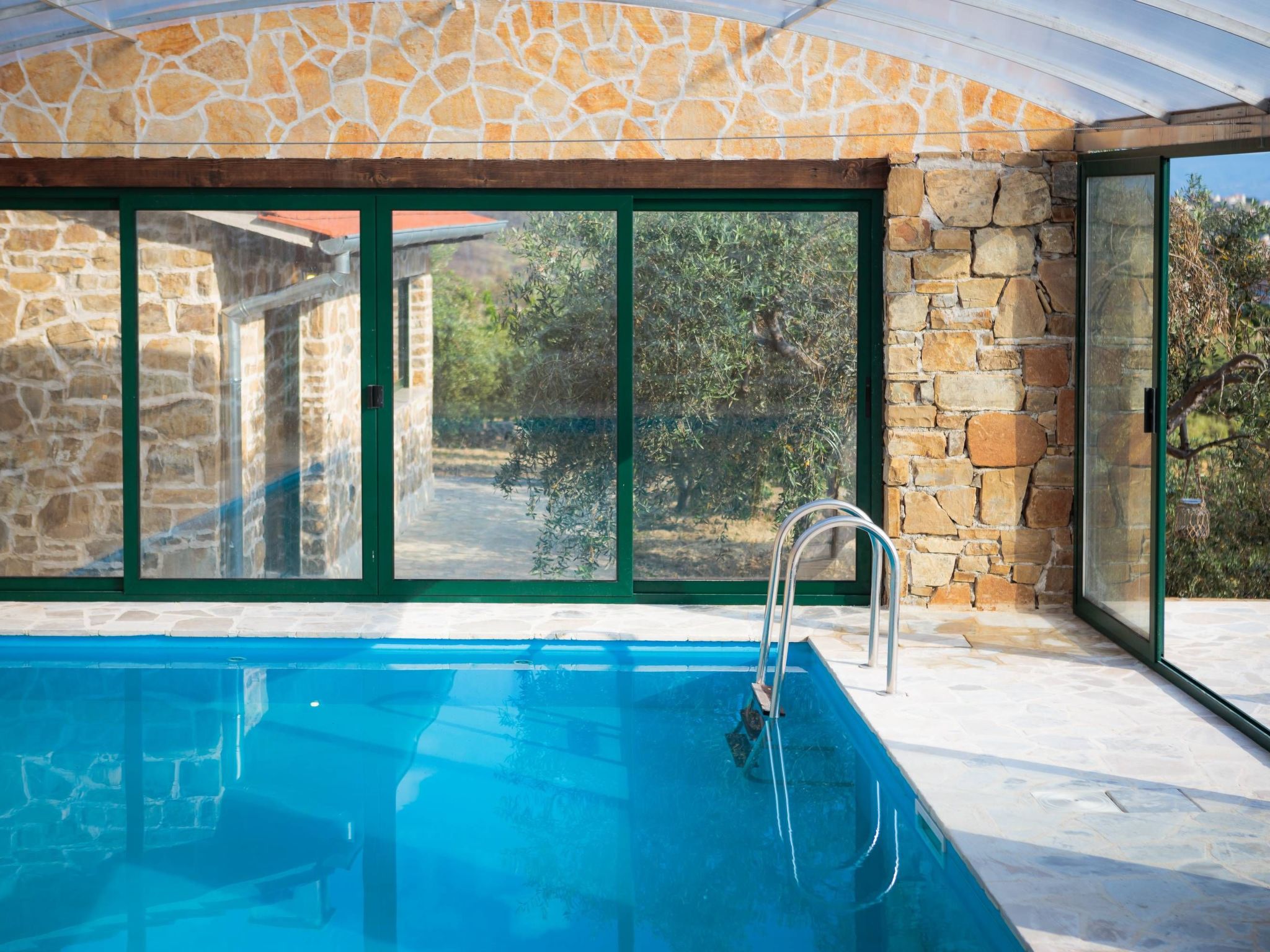 Ferienvilla Kalista mit Pool und tollem Ausblick-Drinnen