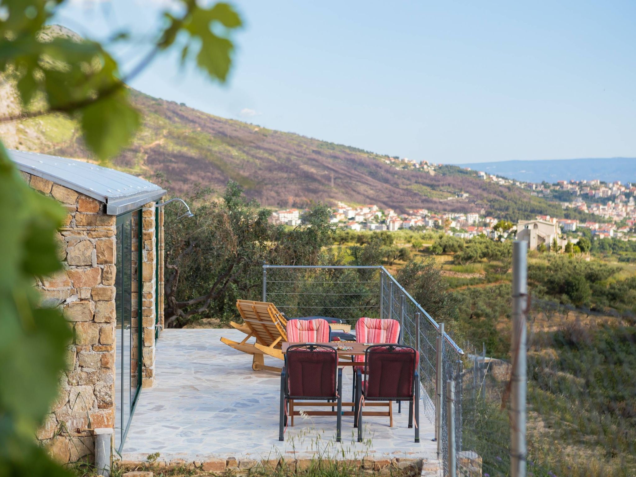 Ferienvilla Kalista mit Pool und tollem Ausblick-Drinnen
