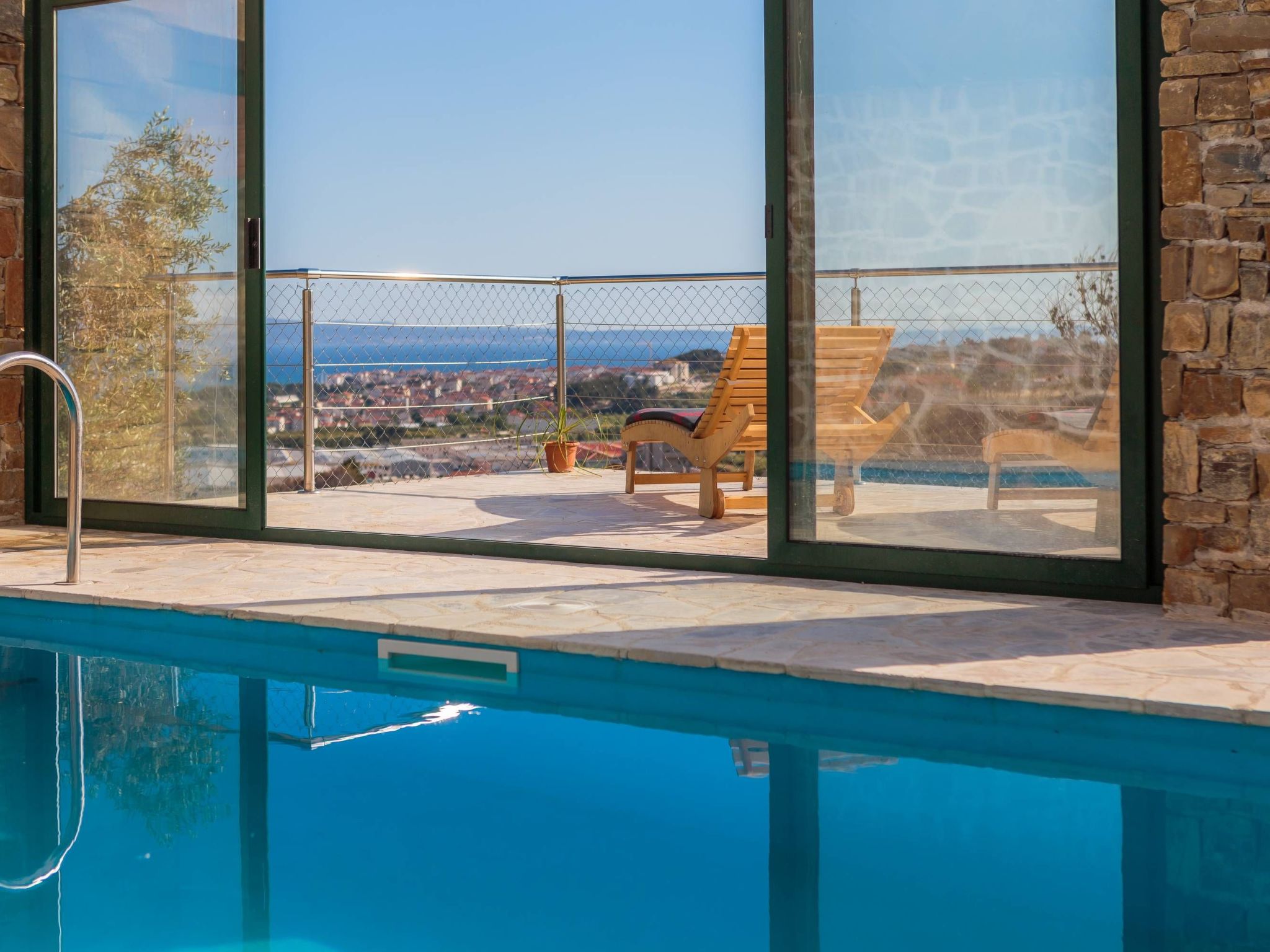 Ferienvilla Kalista mit Pool und tollem Ausblick-Drinnen