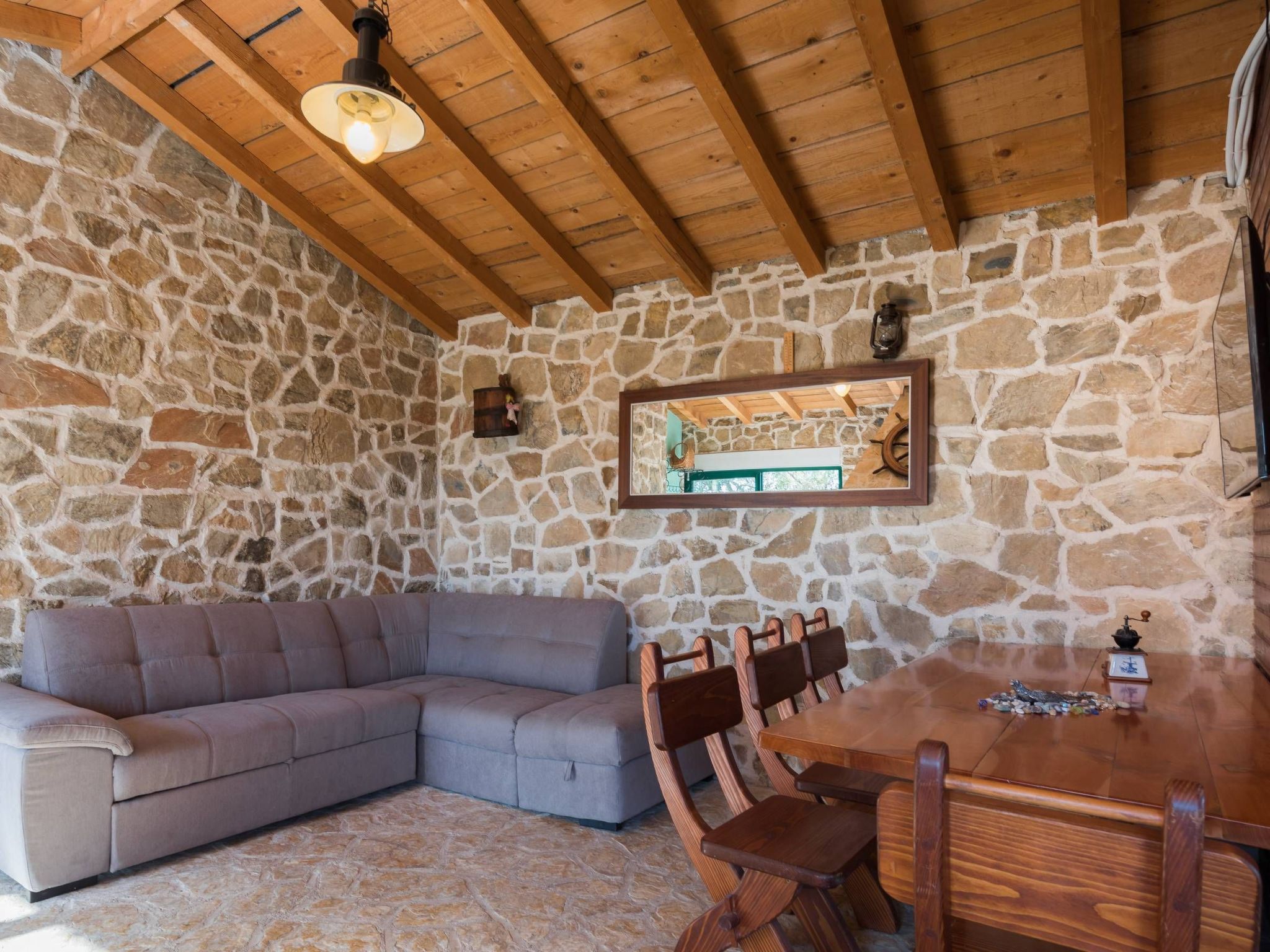 Ferienvilla Kalista mit Pool und tollem Ausblick-Drinnen