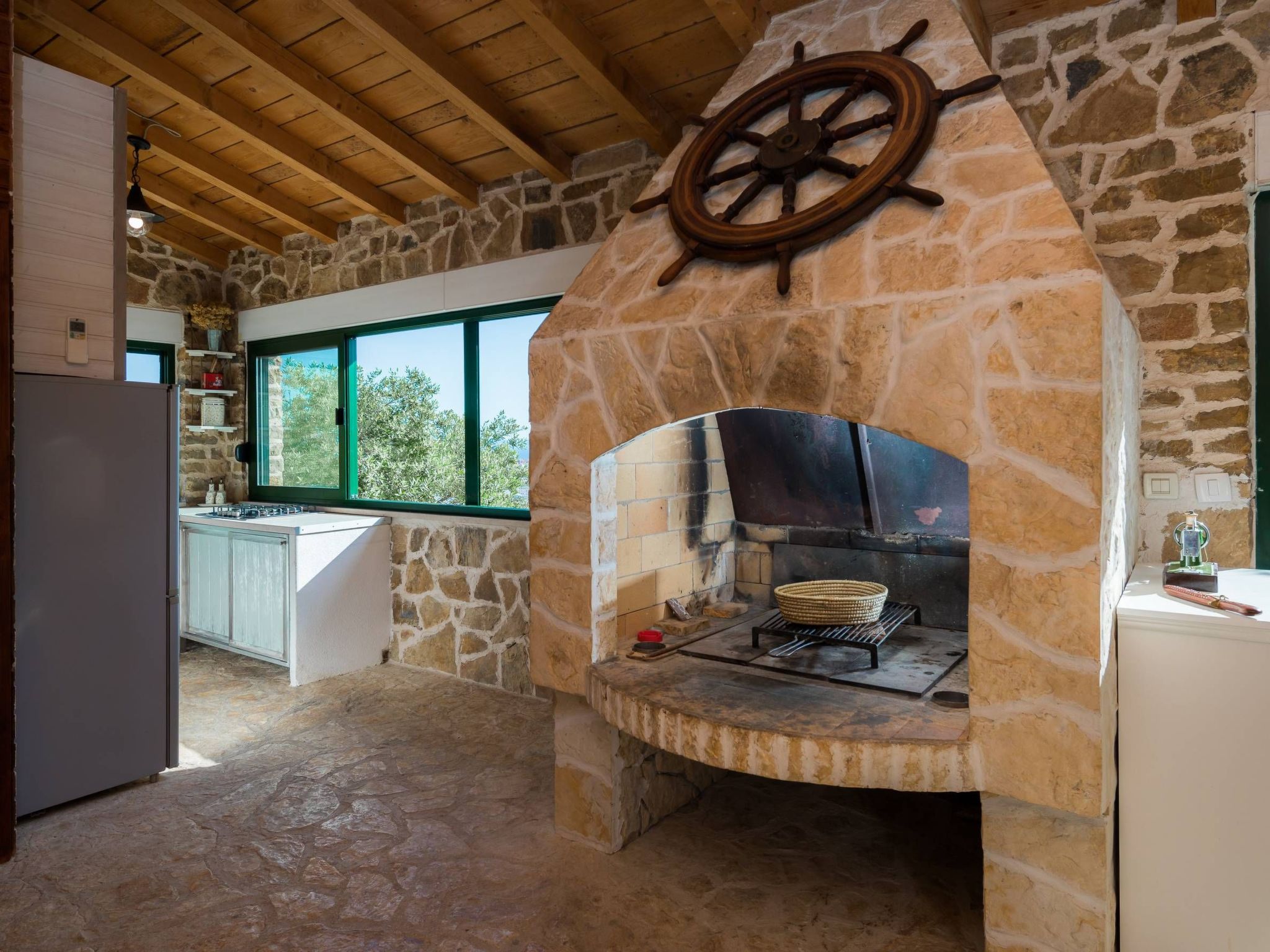 Ferienvilla Kalista mit Pool und tollem Ausblick-Drinnen