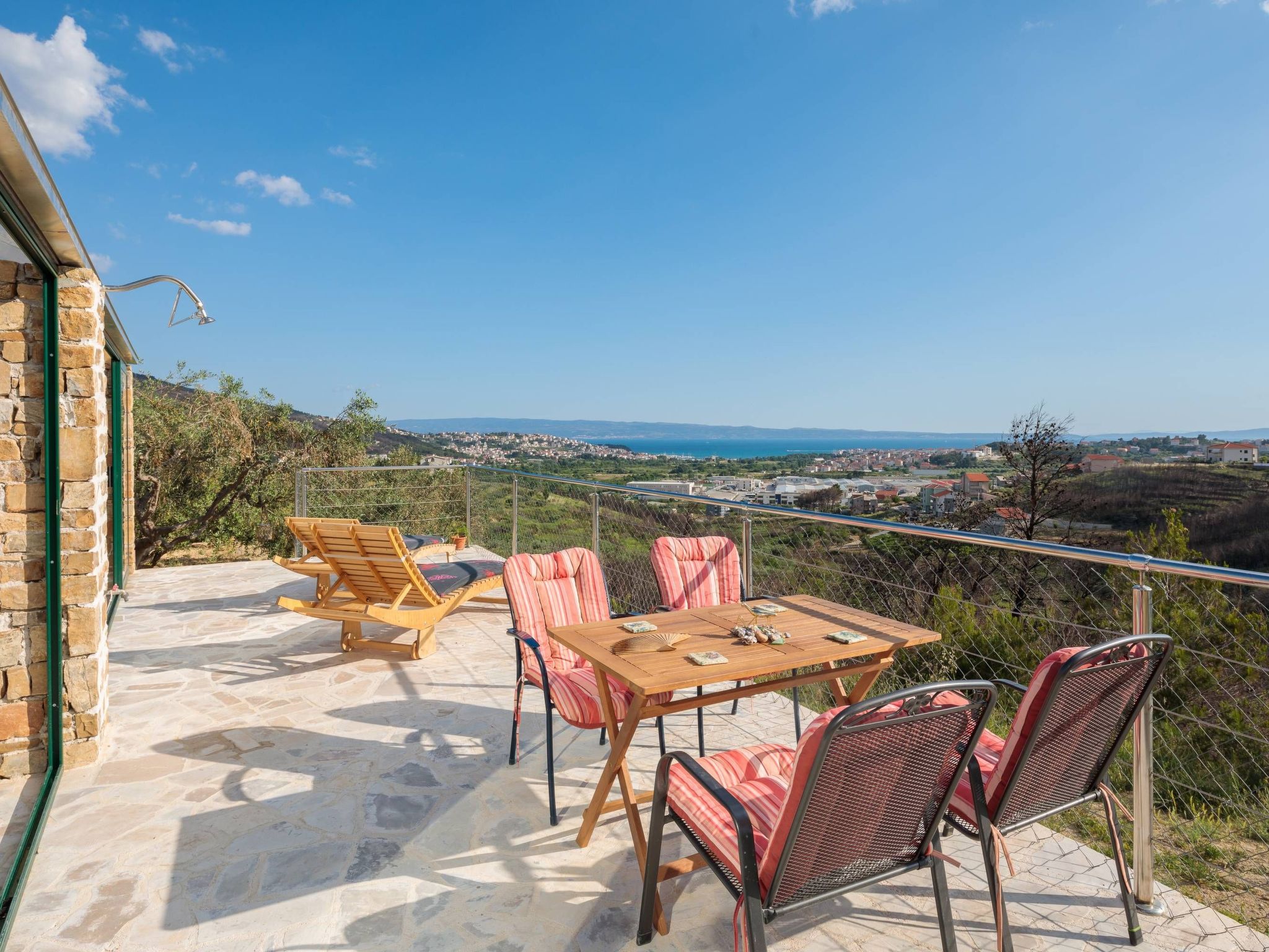 Ferienvilla Kalista mit Pool und tollem Ausblick-Drinnen