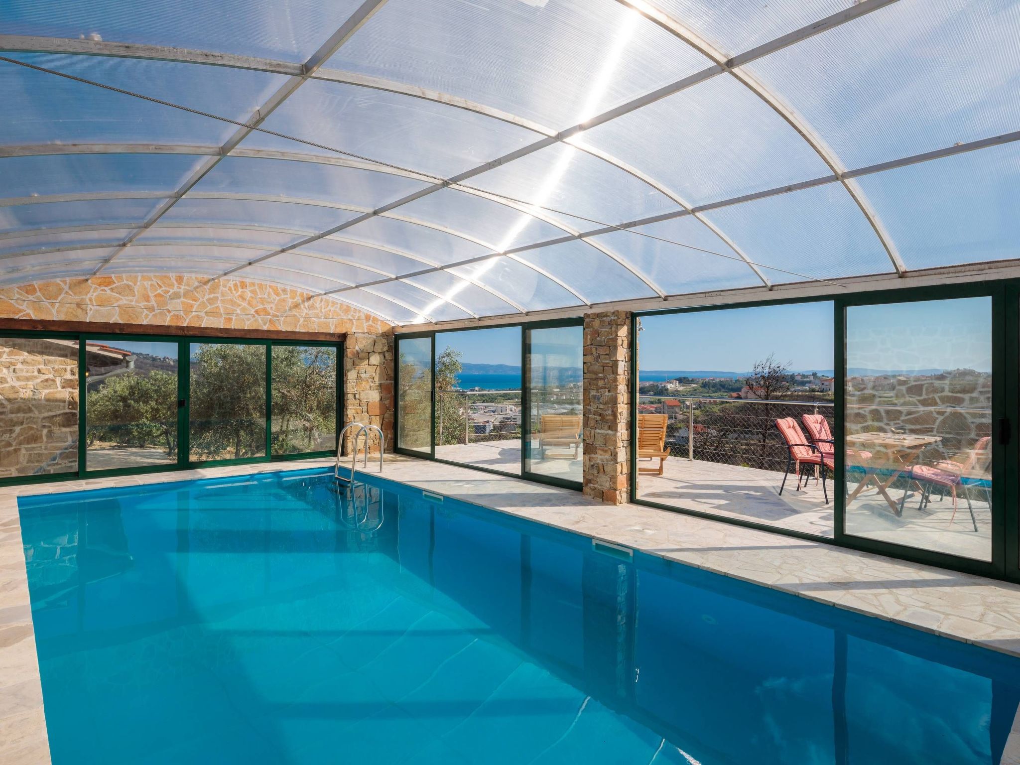 Ferienvilla Kalista mit Pool und tollem Ausblick-Drinnen