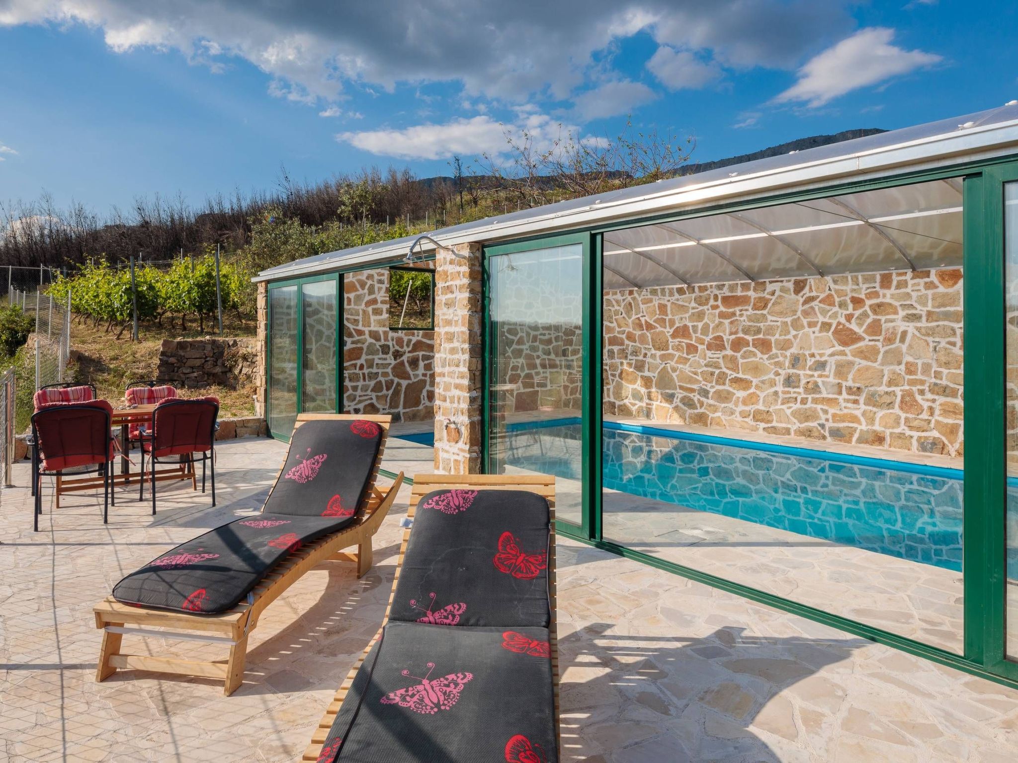 Ferienvilla Kalista mit Pool und tollem Ausblick-Drinnen