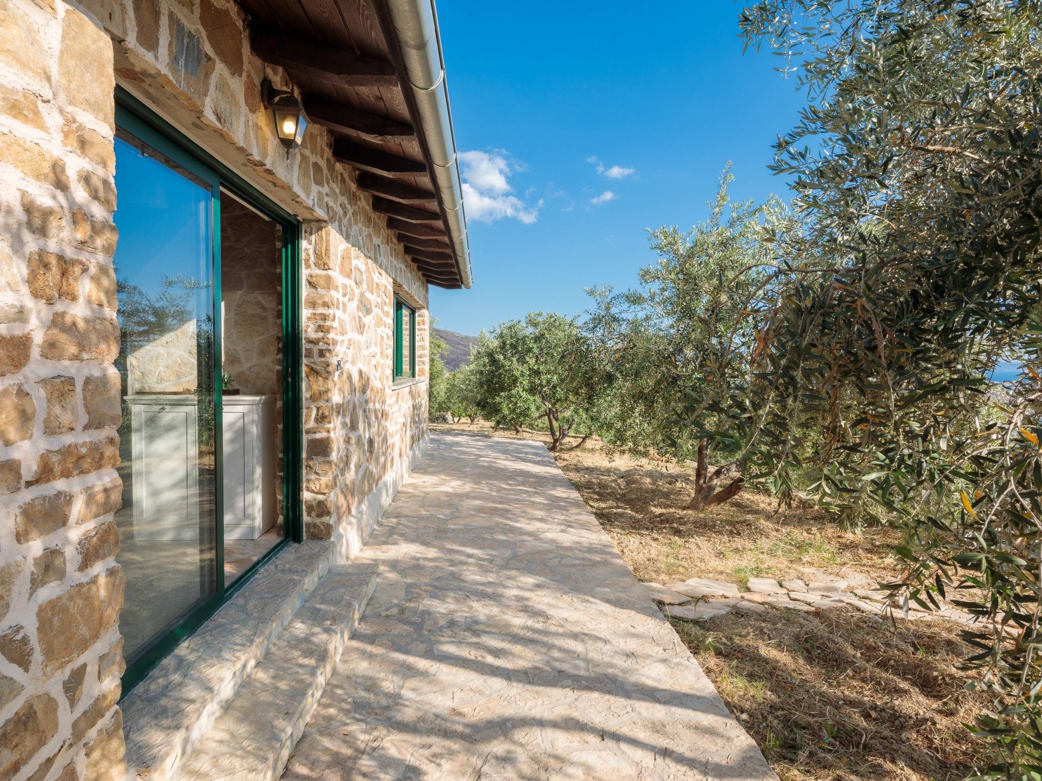 Ferienvilla Kalista mit Pool und tollem Ausblick-Drinnen