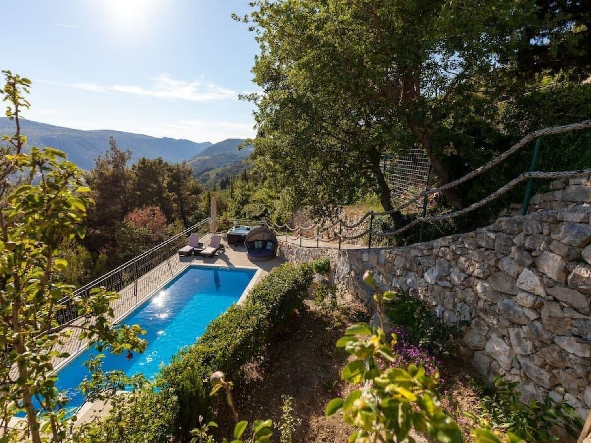 Privatwohnung mit Jacuzzi und Schwimmbad-Dedans