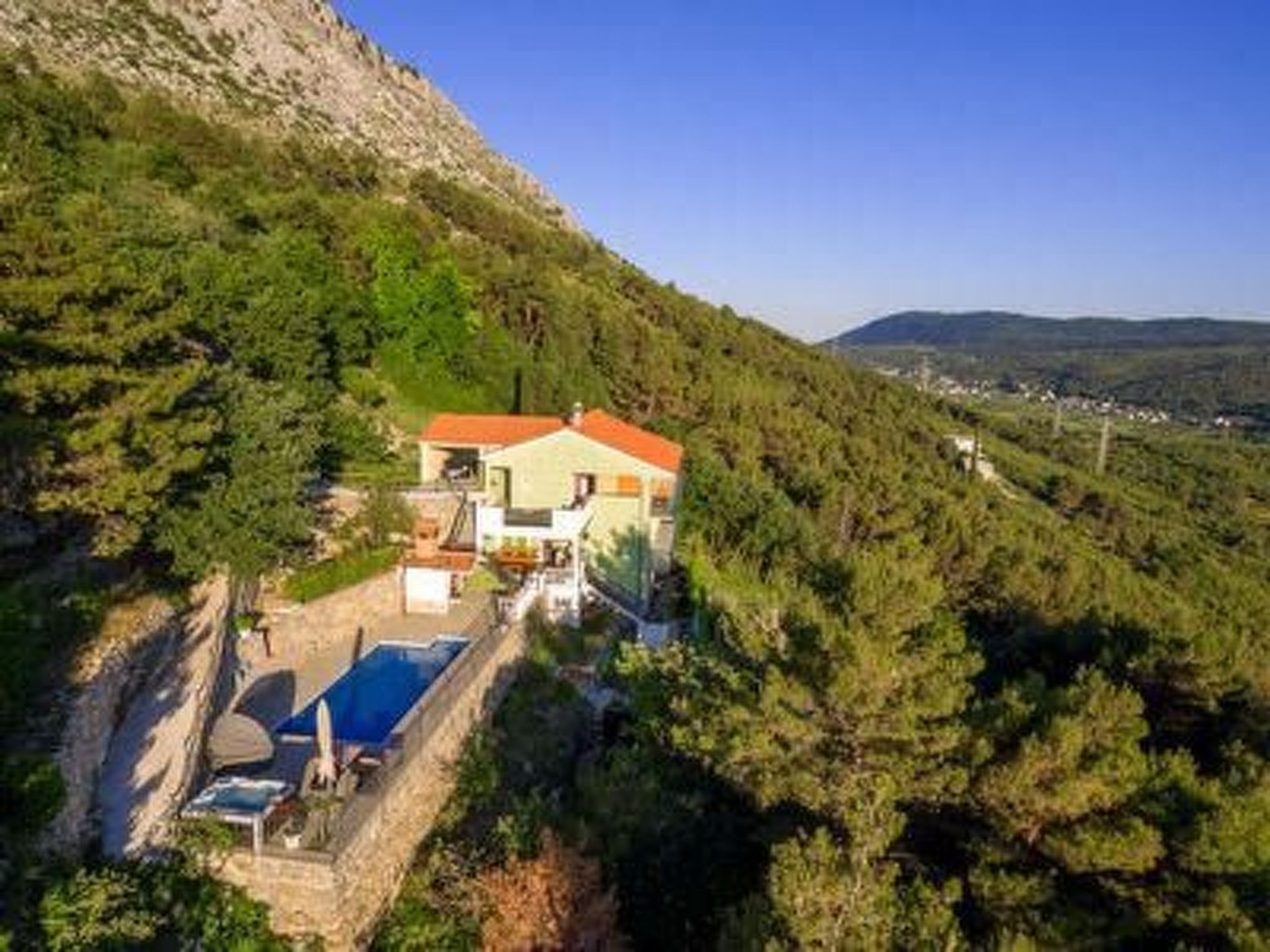 Privatwohnung mit Jacuzzi und Schwimmbad-Dedans