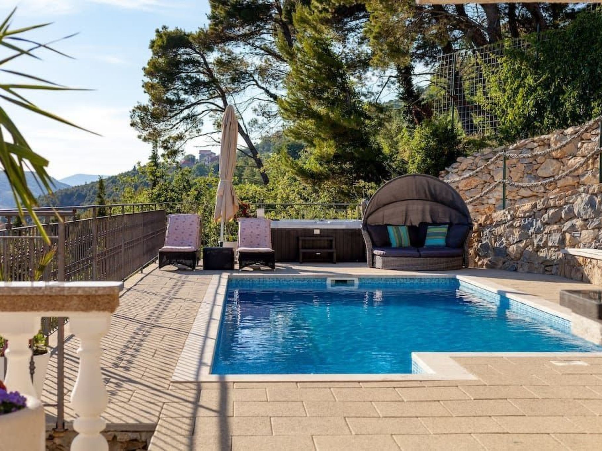 Privatwohnung mit Jacuzzi und Schwimmbad-Dedans