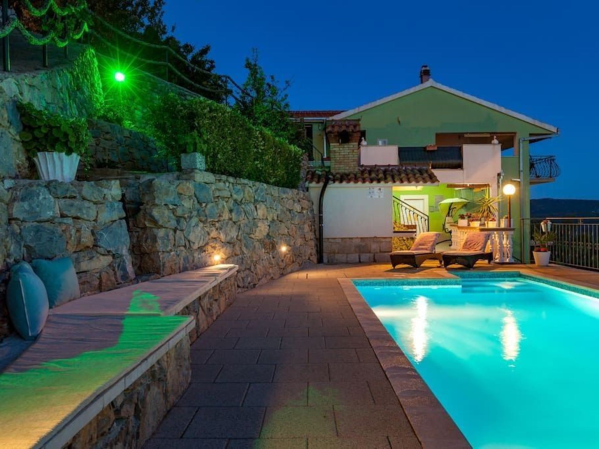 Privatwohnung mit Jacuzzi und Schwimmbad-Dedans