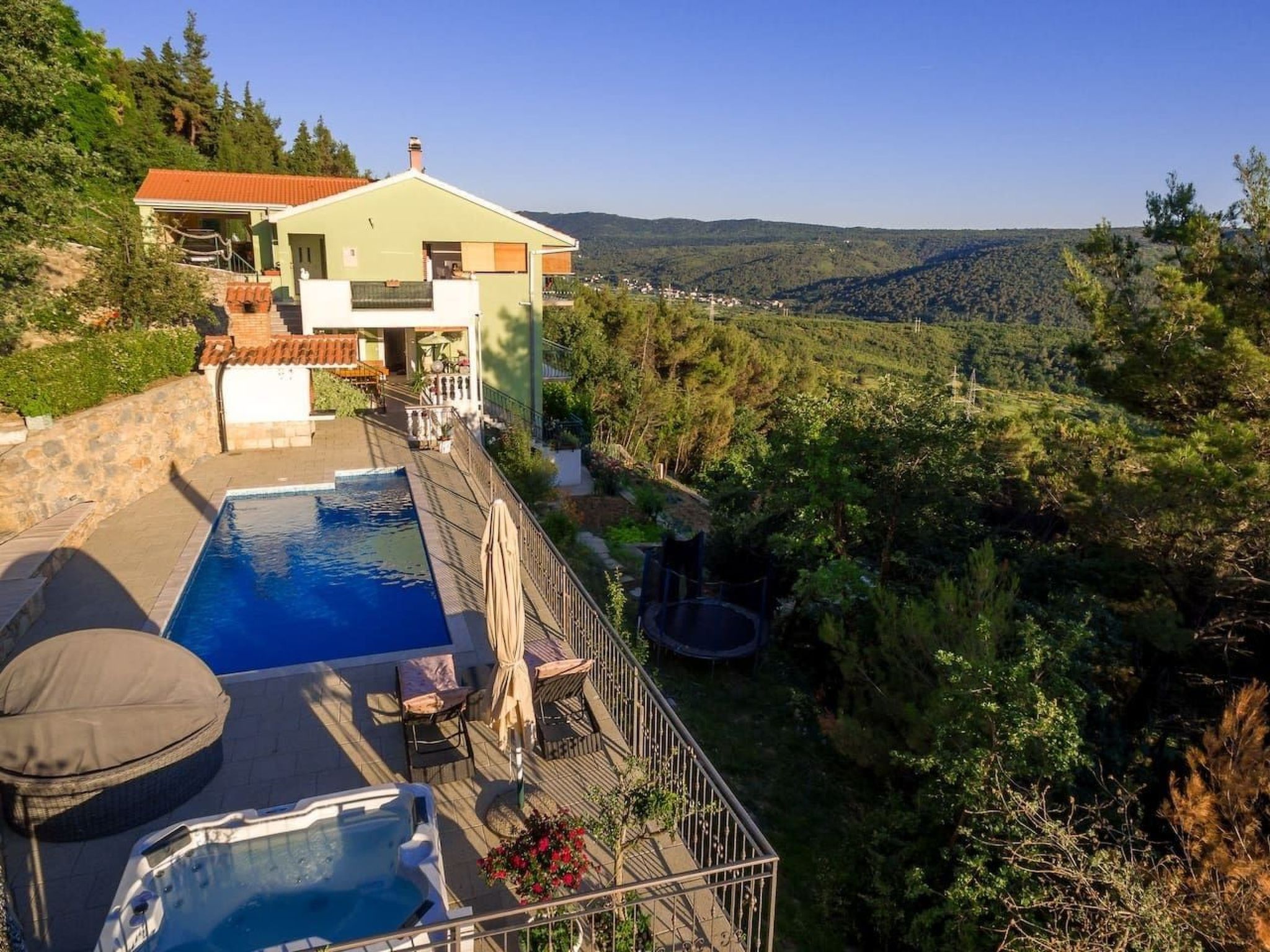 Privatwohnung mit Jacuzzi und Schwimmbad-Dedans